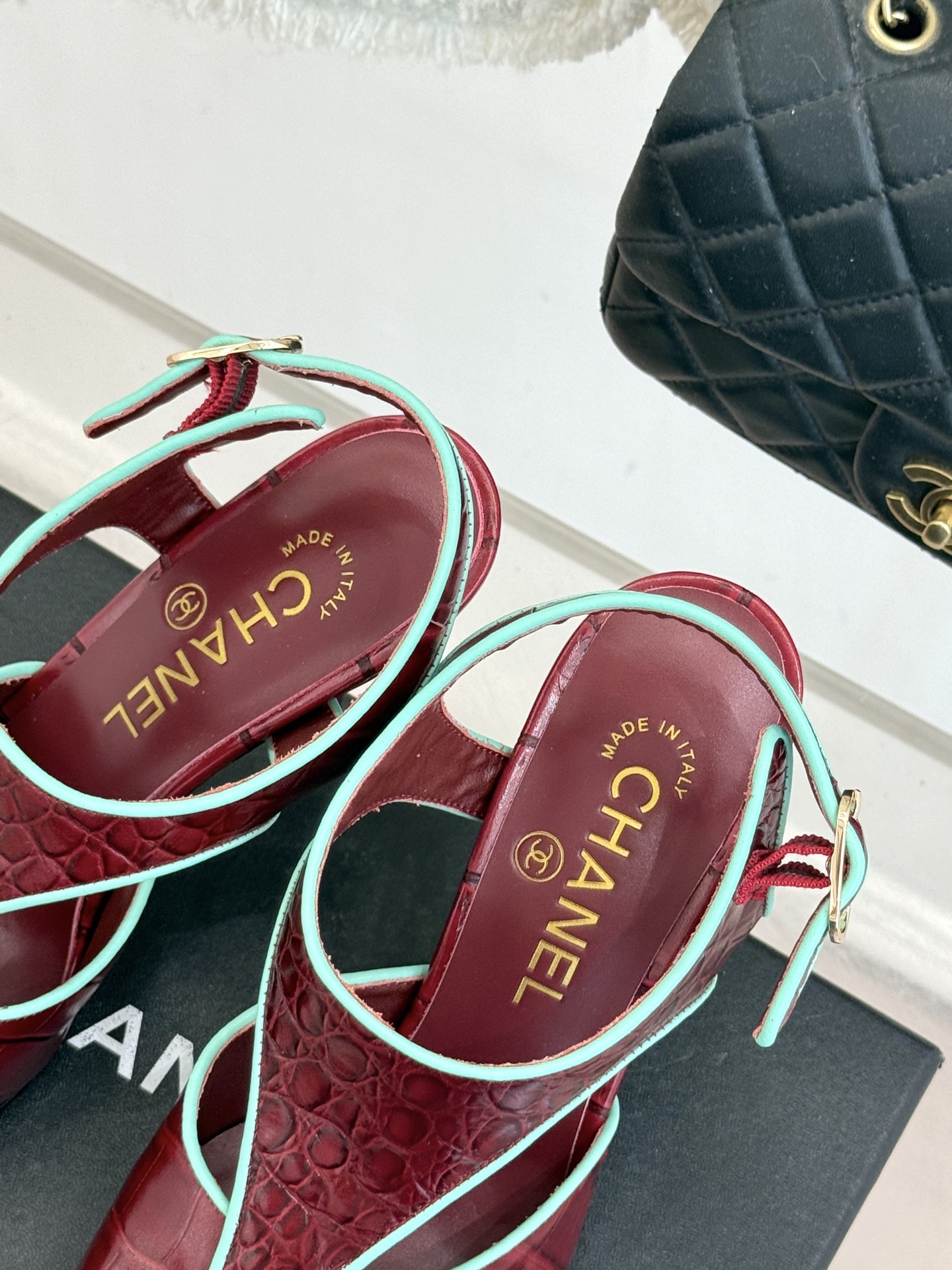 CHANE* ｜小香26P新品T字带方头高跟凉鞋以复古方头重塑法式优雅利落线条勾勒足部轮廓自带90年代摩