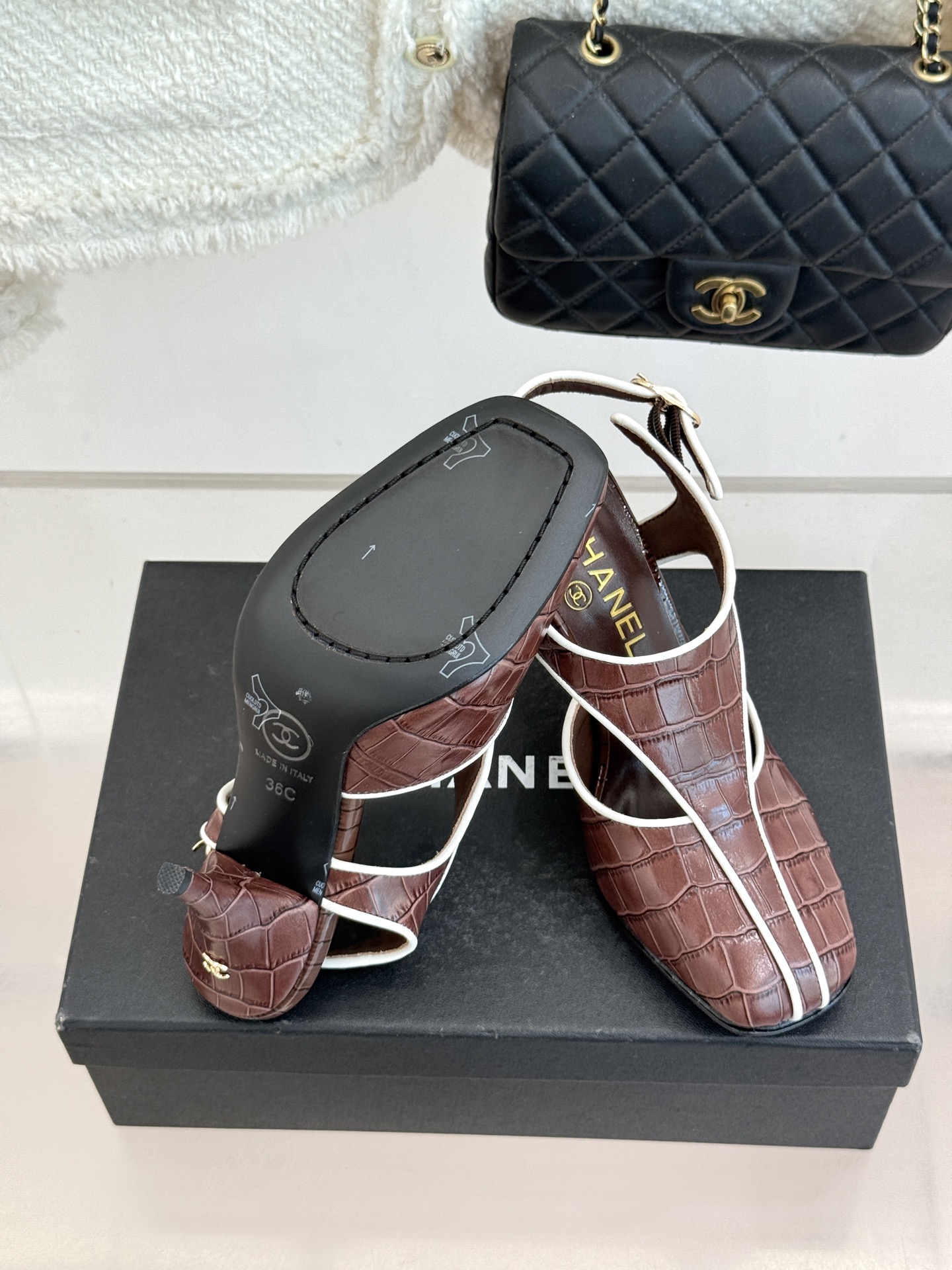 CHANE* ｜小香26P新品T字带方头高跟凉鞋以复古方头重塑法式优雅利落线条勾勒足部轮廓自带90年代摩
