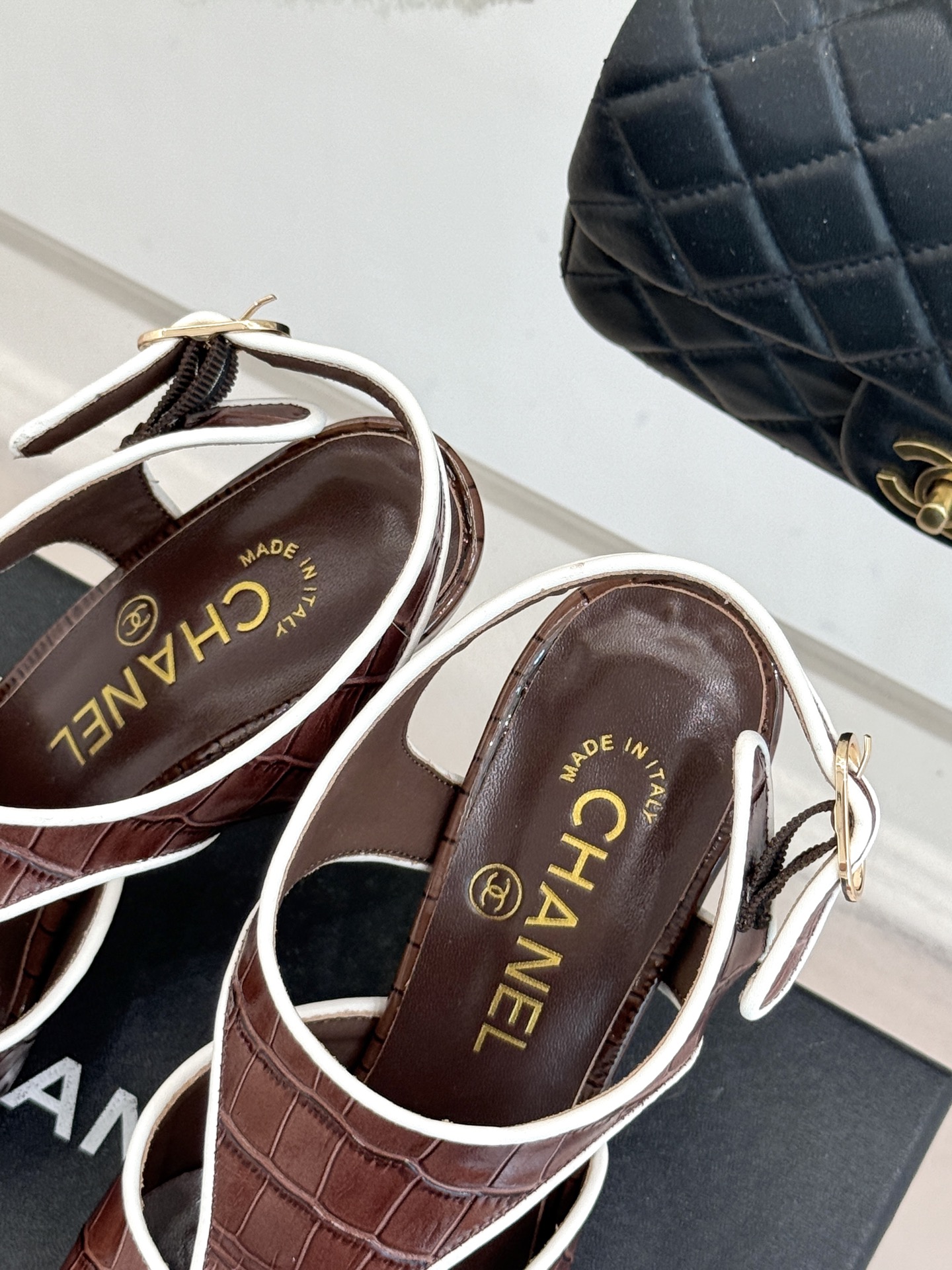 CHANE* ｜小香26P新品T字带方头高跟凉鞋以复古方头重塑法式优雅利落线条勾勒足部轮廓自带90年代摩