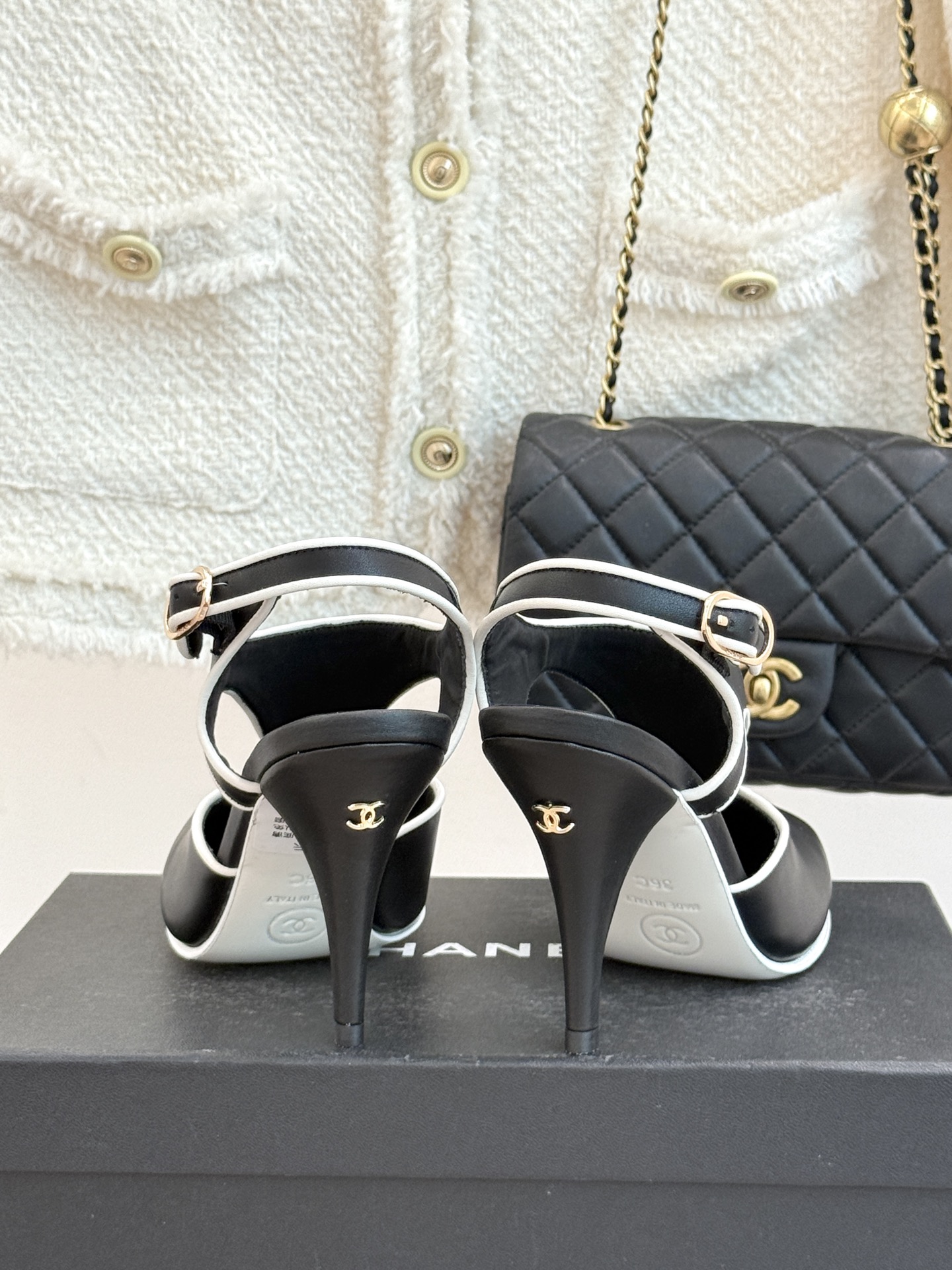 CHANE* ｜小香26P新品T字带方头高跟凉鞋以复古方头重塑法式优雅利落线条勾勒足部轮廓自带90年代摩