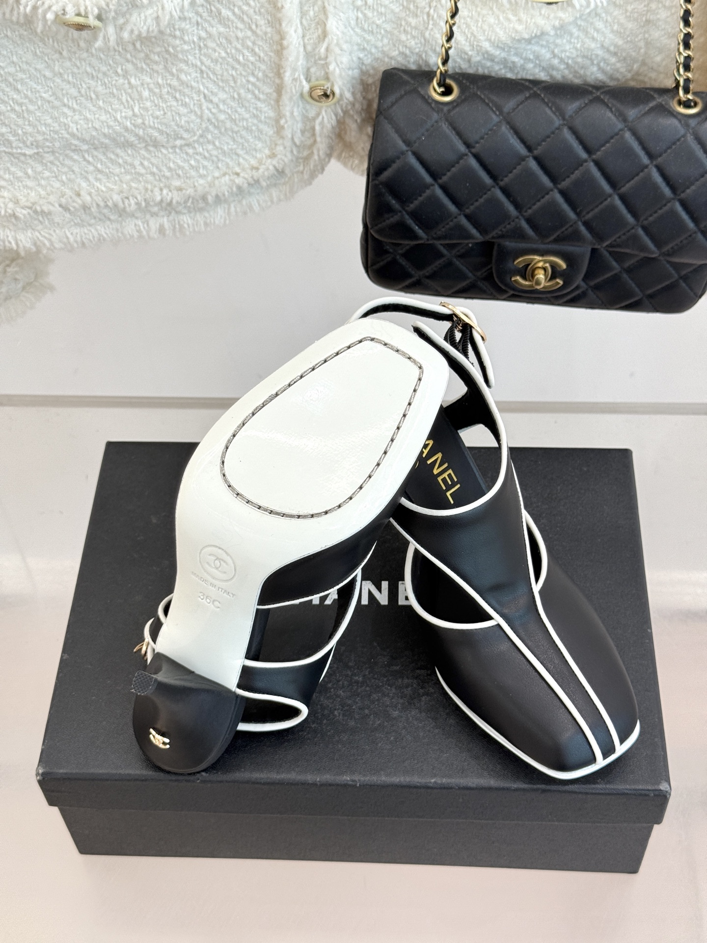 CHANE* ｜小香26P新品T字带方头高跟凉鞋以复古方头重塑法式优雅利落线条勾勒足部轮廓自带90年代摩