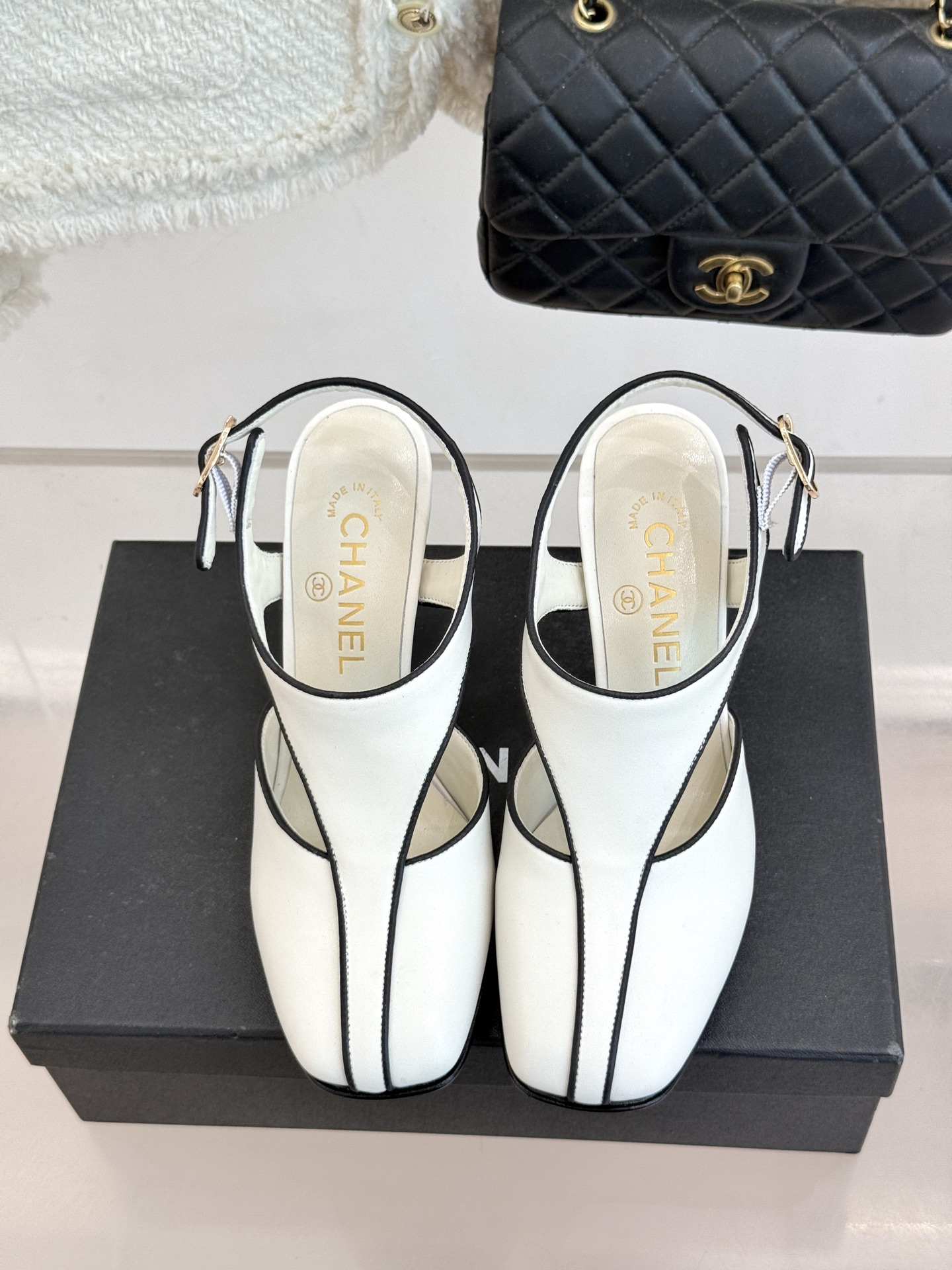CHANE* ｜小香26P新品T字带方头高跟凉鞋以复古方头重塑法式优雅利落线条勾勒足部轮廓自带90年代摩