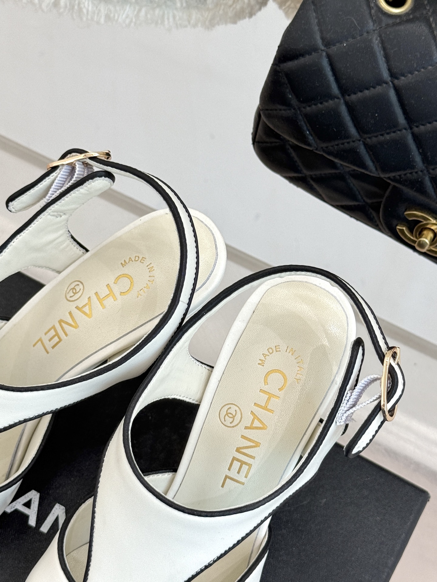 CHANE* ｜小香26P新品T字带方头高跟凉鞋以复古方头重塑法式优雅利落线条勾勒足部轮廓自带90年代摩