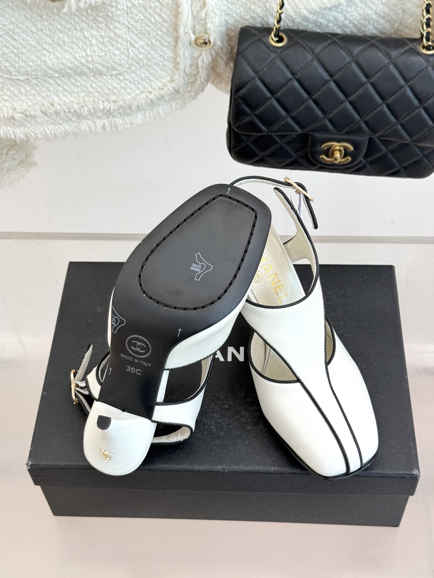 CHANE* ｜小香26P新品T字带方头高跟凉鞋以复古方头重塑法式优雅利落线条勾勒足部轮廓自带90年代摩