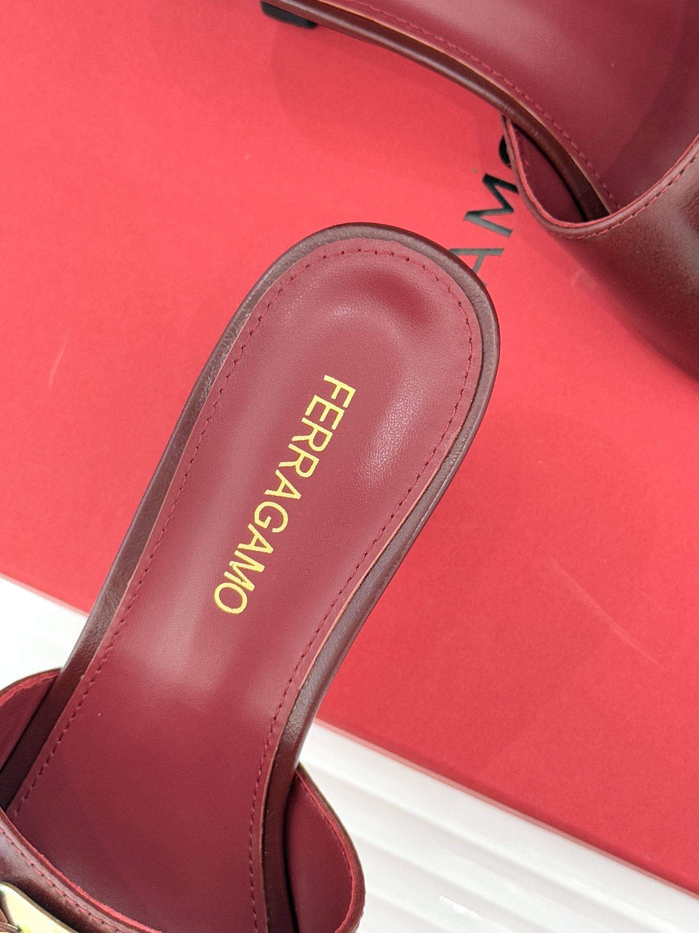 Ferragamo/菲拉格慕26WF新品蝴蝶结金属扣方头高跟拖鞋以经典Vara蝴蝶结与Gancini金属