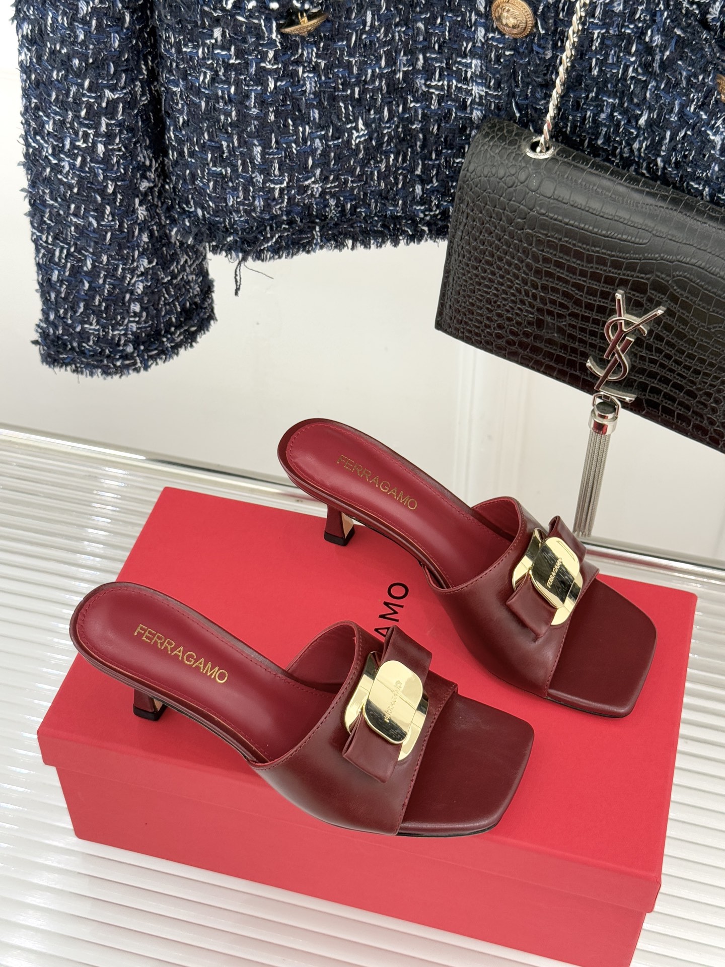 Ferragamo/菲拉格慕26WF新品蝴蝶结金属扣方头高跟拖鞋以经典Vara蝴蝶结与Gancini金属