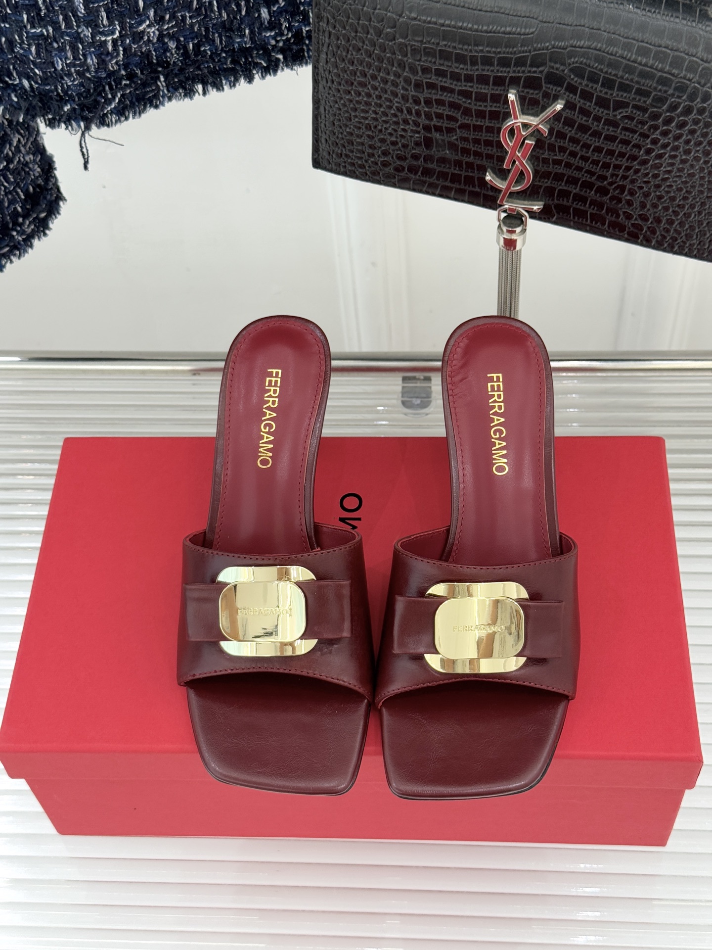 Ferragamo/菲拉格慕26WF新品蝴蝶结金属扣方头高跟拖鞋以经典Vara蝴蝶结与Gancini金属