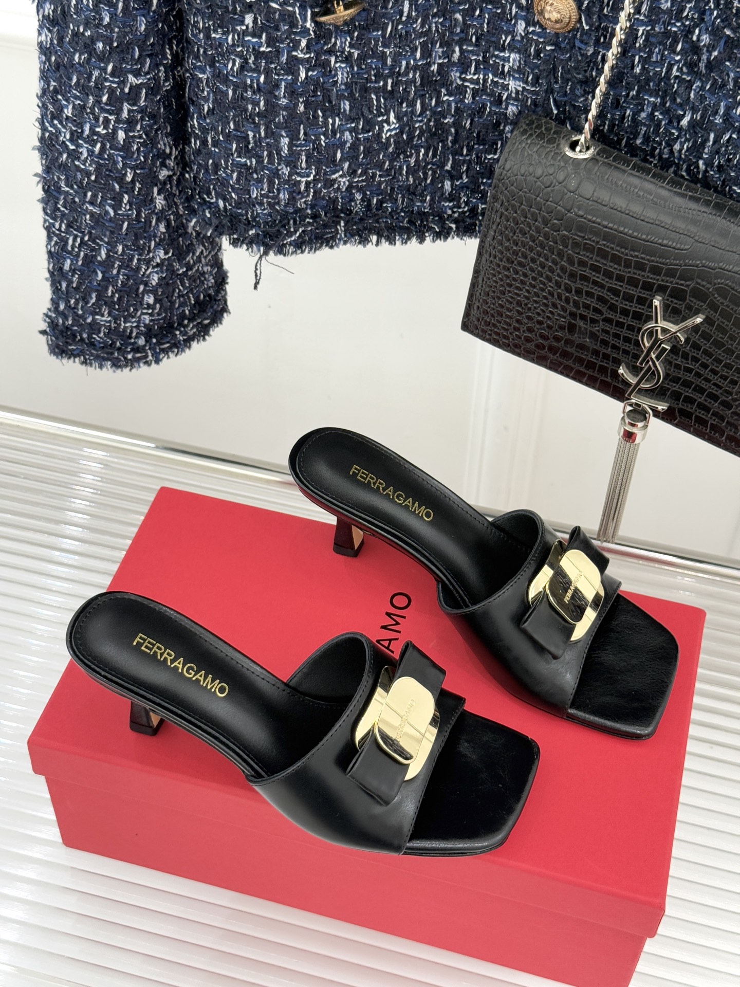 Ferragamo/菲拉格慕26WF新品蝴蝶结金属扣方头高跟拖鞋以经典Vara蝴蝶结与Gancini金属