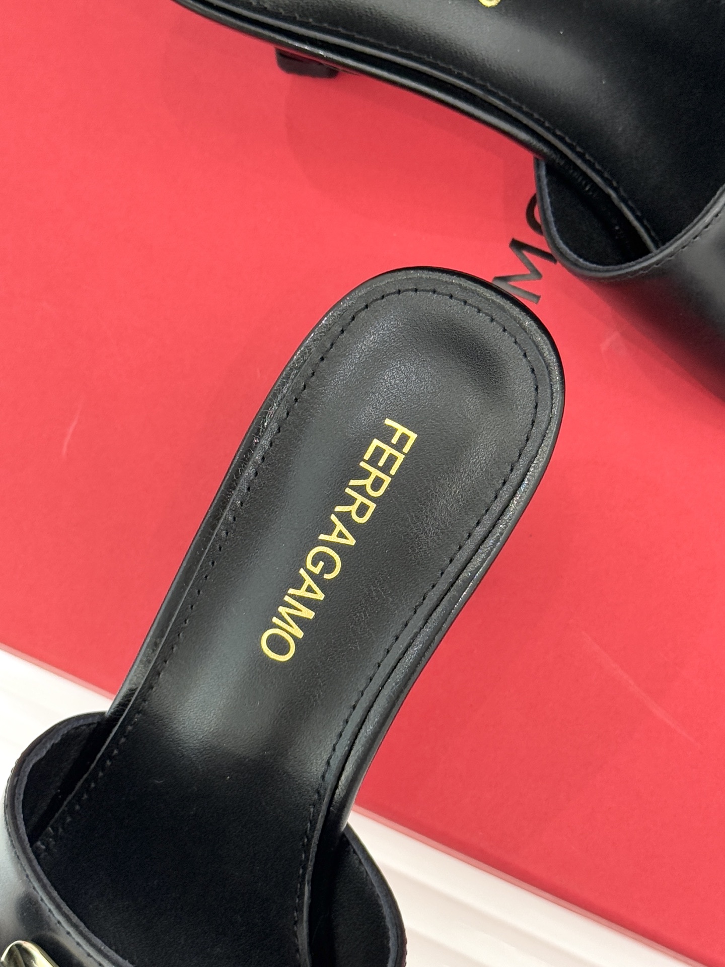 Ferragamo/菲拉格慕26WF新品蝴蝶结金属扣方头高跟拖鞋以经典Vara蝴蝶结与Gancini金属