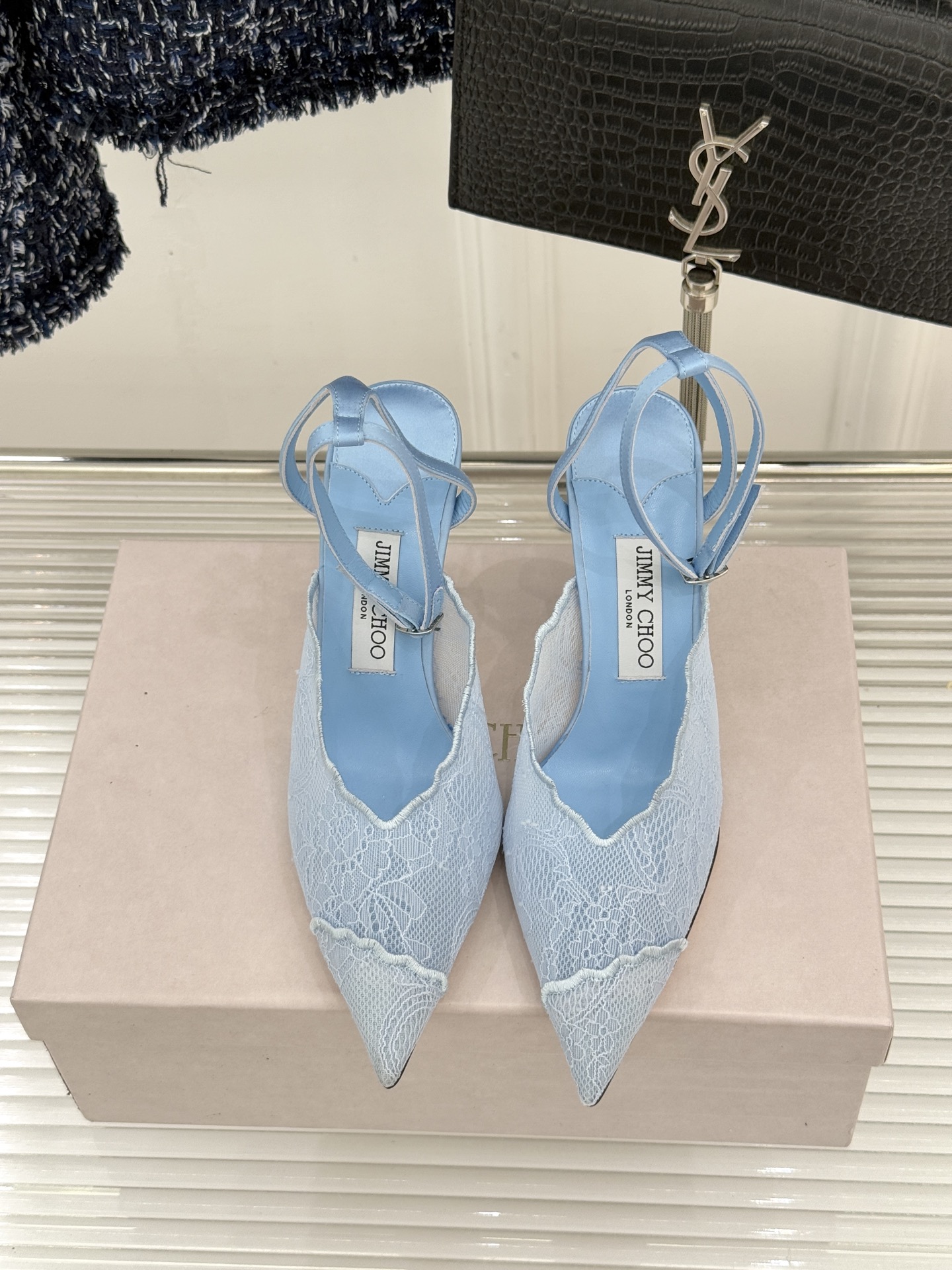 Jimmy Choo/吉米周26WF新品蕾丝金属头高跟凉鞋承袭品牌30年英伦奢雅基因这款凉鞋解锁现代女性