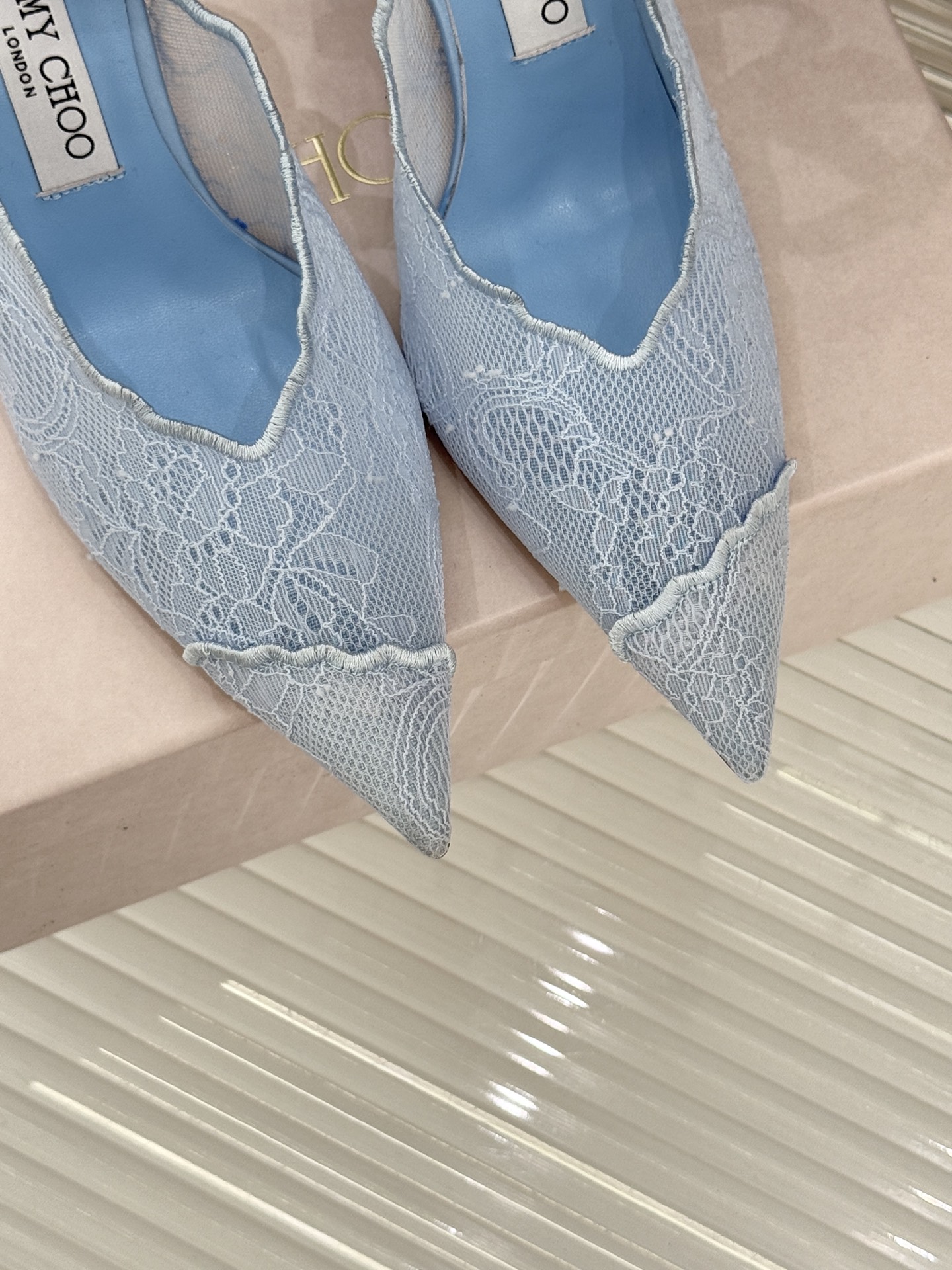 Jimmy Choo/吉米周26WF新品蕾丝金属头高跟凉鞋承袭品牌30年英伦奢雅基因这款凉鞋解锁现代女性