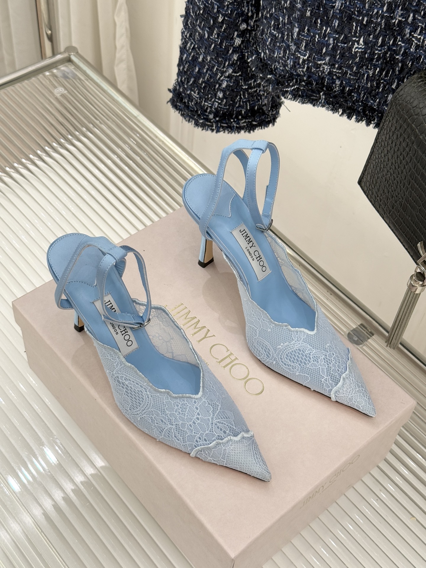 Jimmy Choo/吉米周26WF新品蕾丝金属头高跟凉鞋承袭品牌30年英伦奢雅基因这款凉鞋解锁现代女性