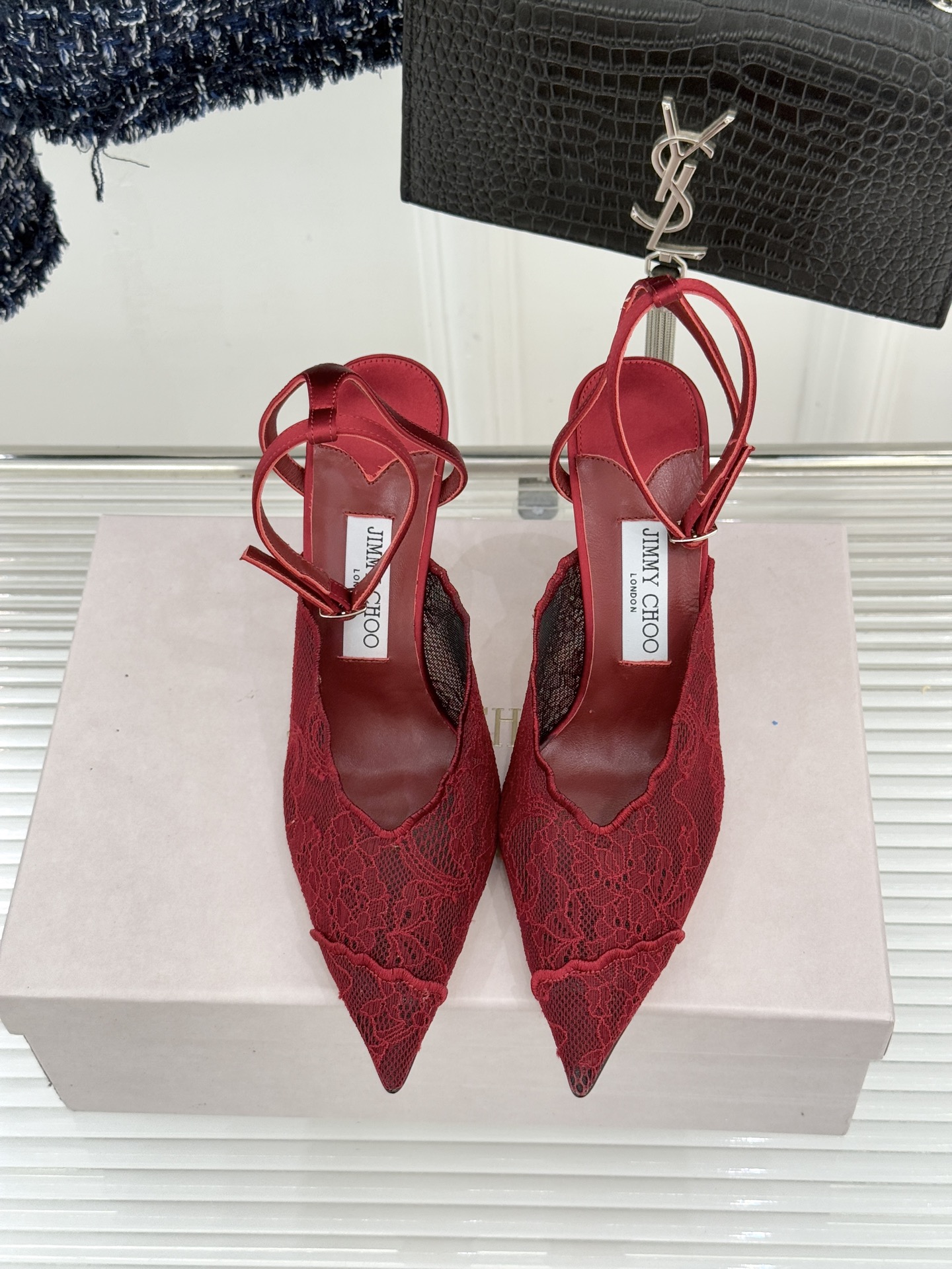 Jimmy Choo/吉米周26WF新品蕾丝金属头高跟凉鞋承袭品牌30年英伦奢雅基因这款凉鞋解锁现代女性