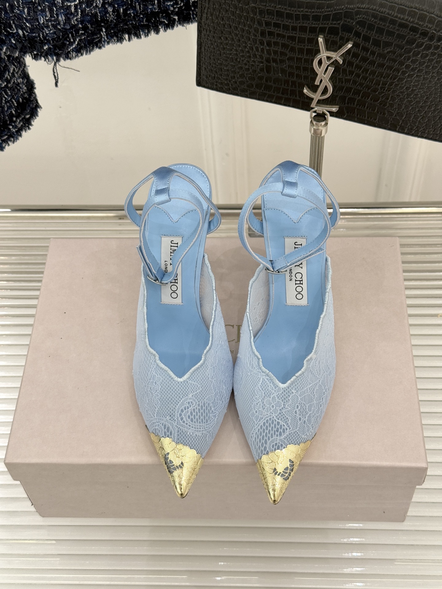 Jimmy Choo/吉米周26WF新品蕾丝金属头高跟凉鞋承袭品牌30年英伦奢雅基因这款凉鞋解锁现代女性