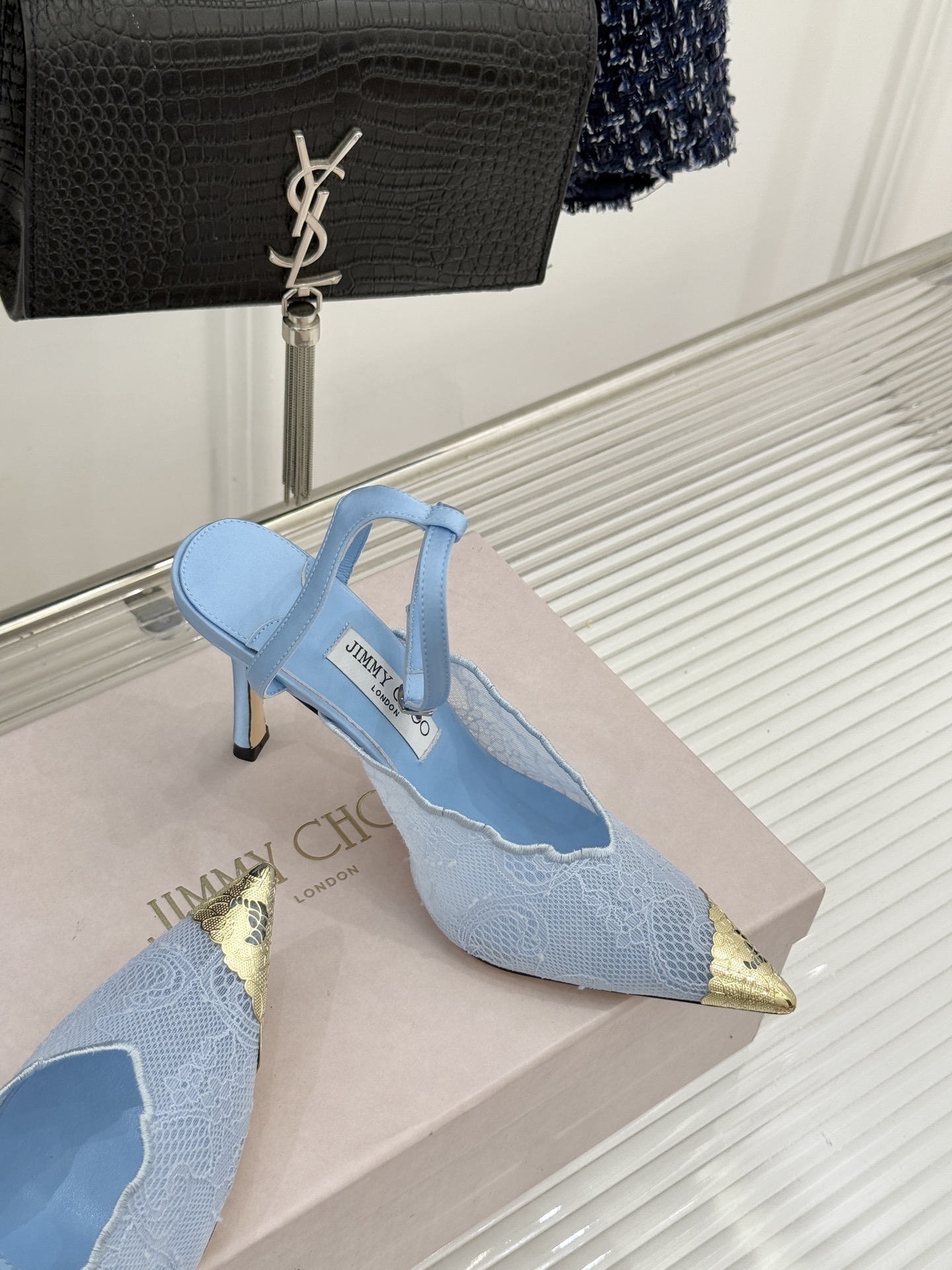Jimmy Choo/吉米周26WF新品蕾丝金属头高跟凉鞋承袭品牌30年英伦奢雅基因这款凉鞋解锁现代女性