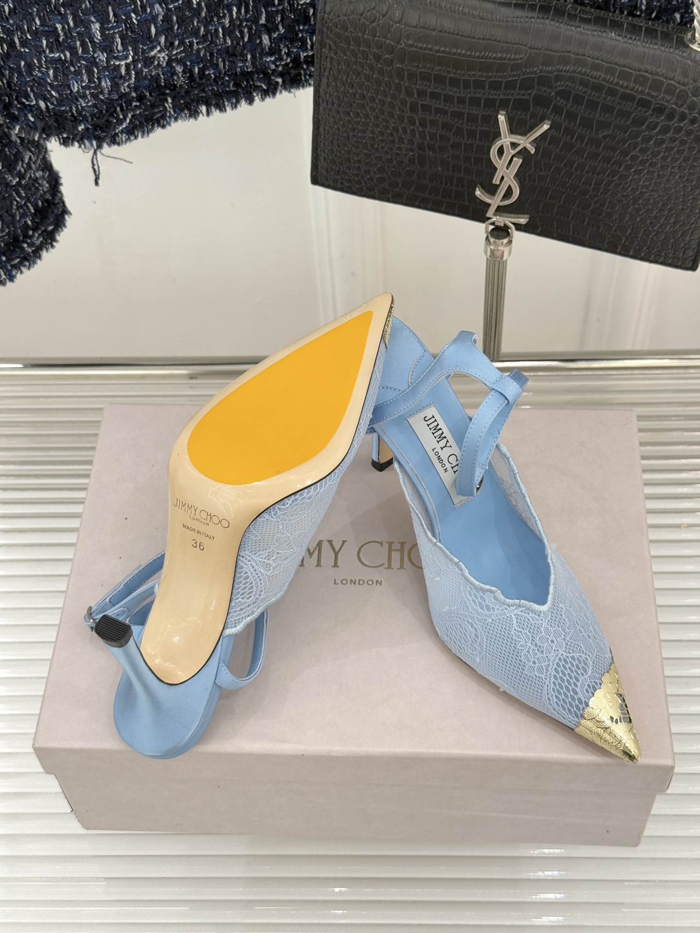 Jimmy Choo/吉米周26WF新品蕾丝金属头高跟凉鞋承袭品牌30年英伦奢雅基因这款凉鞋解锁现代女性