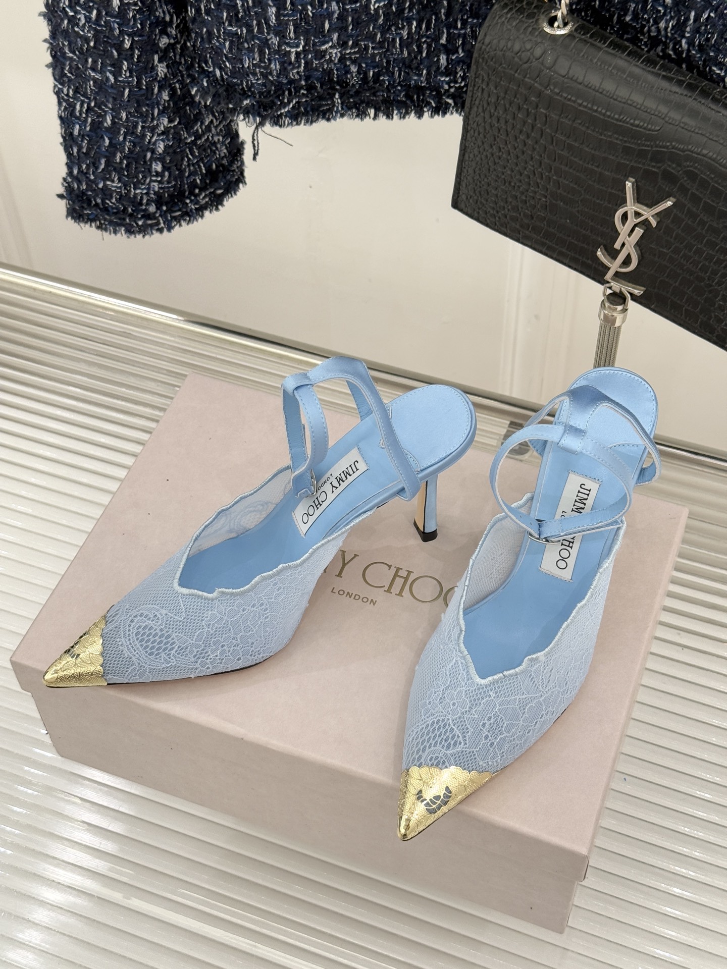 Jimmy Choo/吉米周26WF新品蕾丝金属头高跟凉鞋承袭品牌30年英伦奢雅基因这款凉鞋解锁现代女性
