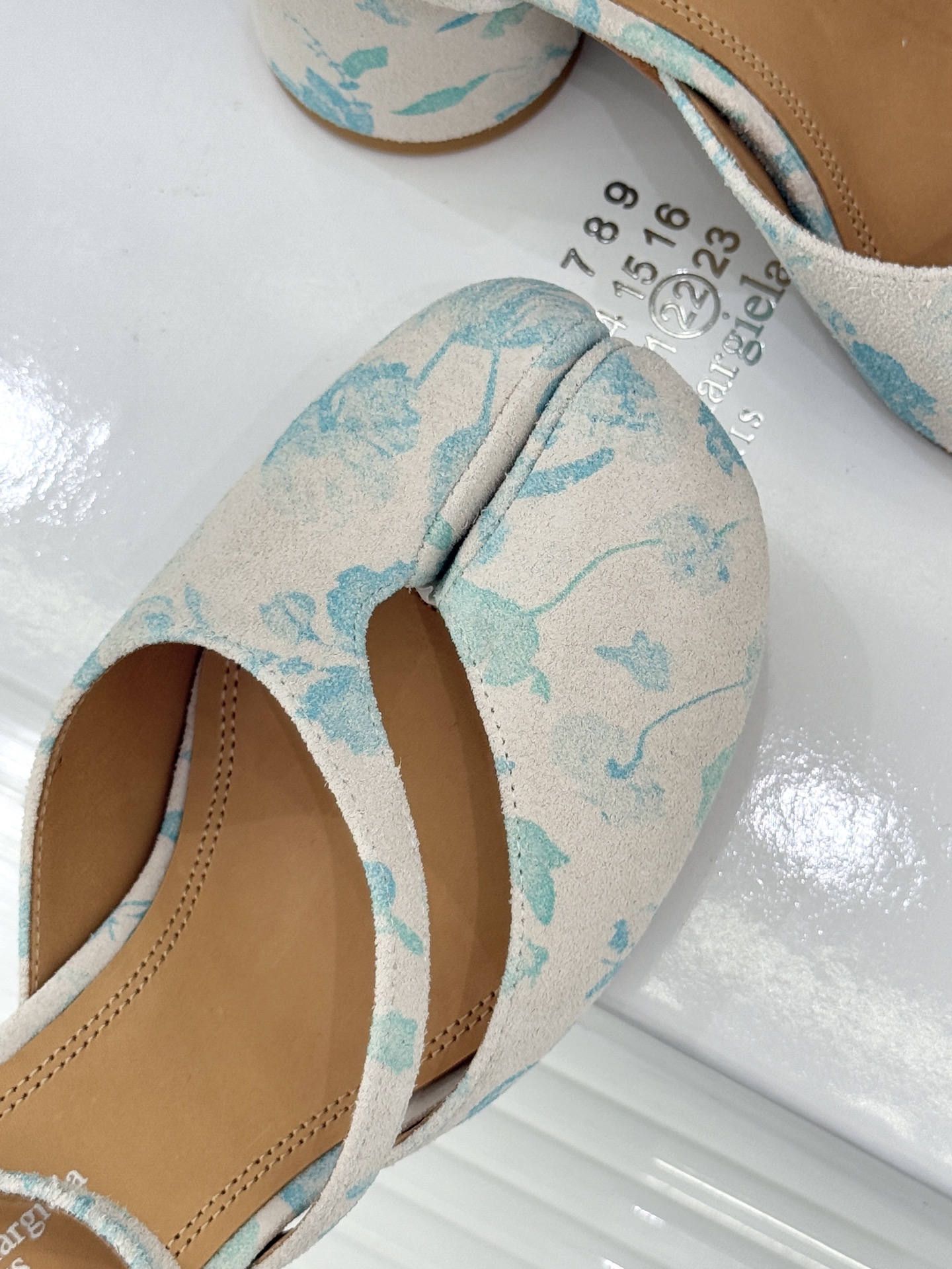 MaisonMargiela｜MM6马吉拉复古分趾玛丽珍凉鞋MaisonMargiela又又又放大招啦！