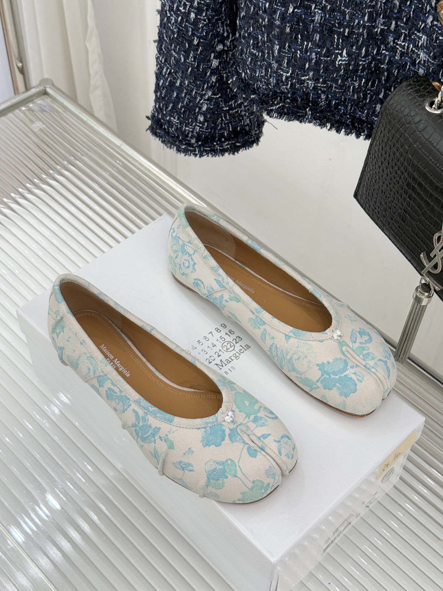 MaisonMargiela｜MM6马吉拉真丝褶皱芭蕾舞鞋分趾鞋～刻着“时髦”两字的猪蹄分趾鞋这次在原来