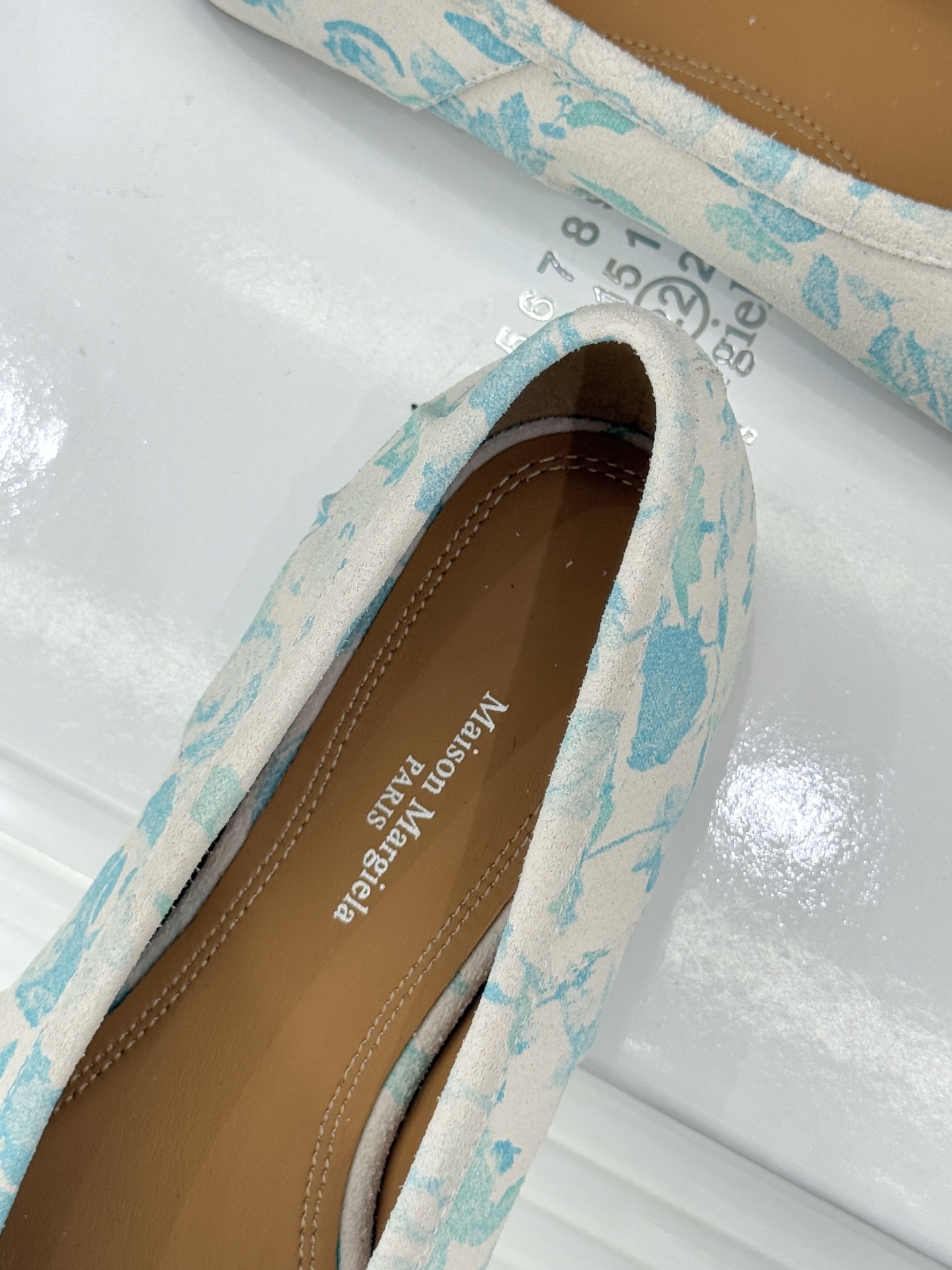 MaisonMargiela｜MM6马吉拉真丝褶皱芭蕾舞鞋分趾鞋～刻着“时髦”两字的猪蹄分趾鞋这次在原来