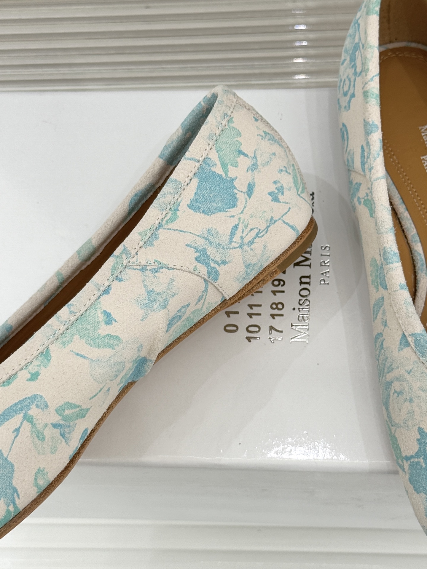 MaisonMargiela｜MM6马吉拉真丝褶皱芭蕾舞鞋分趾鞋～刻着“时髦”两字的猪蹄分趾鞋这次在原来