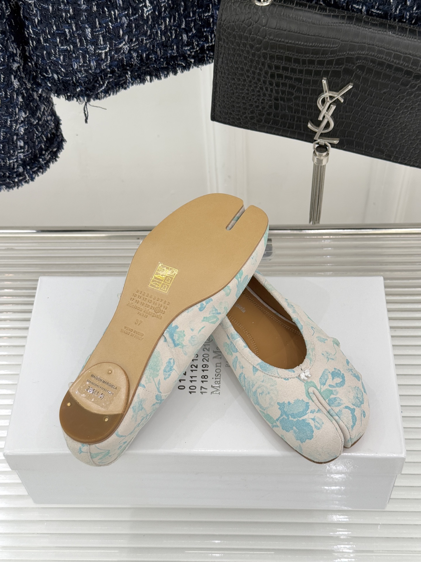 MaisonMargiela｜MM6马吉拉真丝褶皱芭蕾舞鞋分趾鞋～刻着“时髦”两字的猪蹄分趾鞋这次在原来