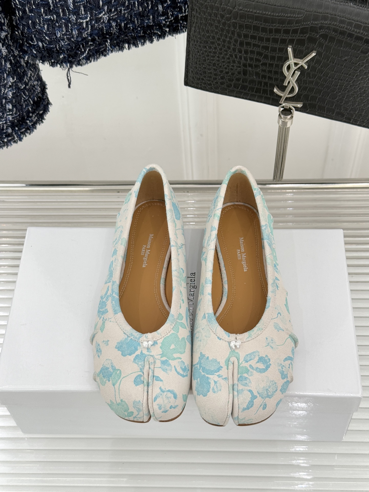 MaisonMargiela｜MM6马吉拉真丝褶皱芭蕾舞鞋分趾鞋～刻着“时髦”两字的猪蹄分趾鞋这次在原来