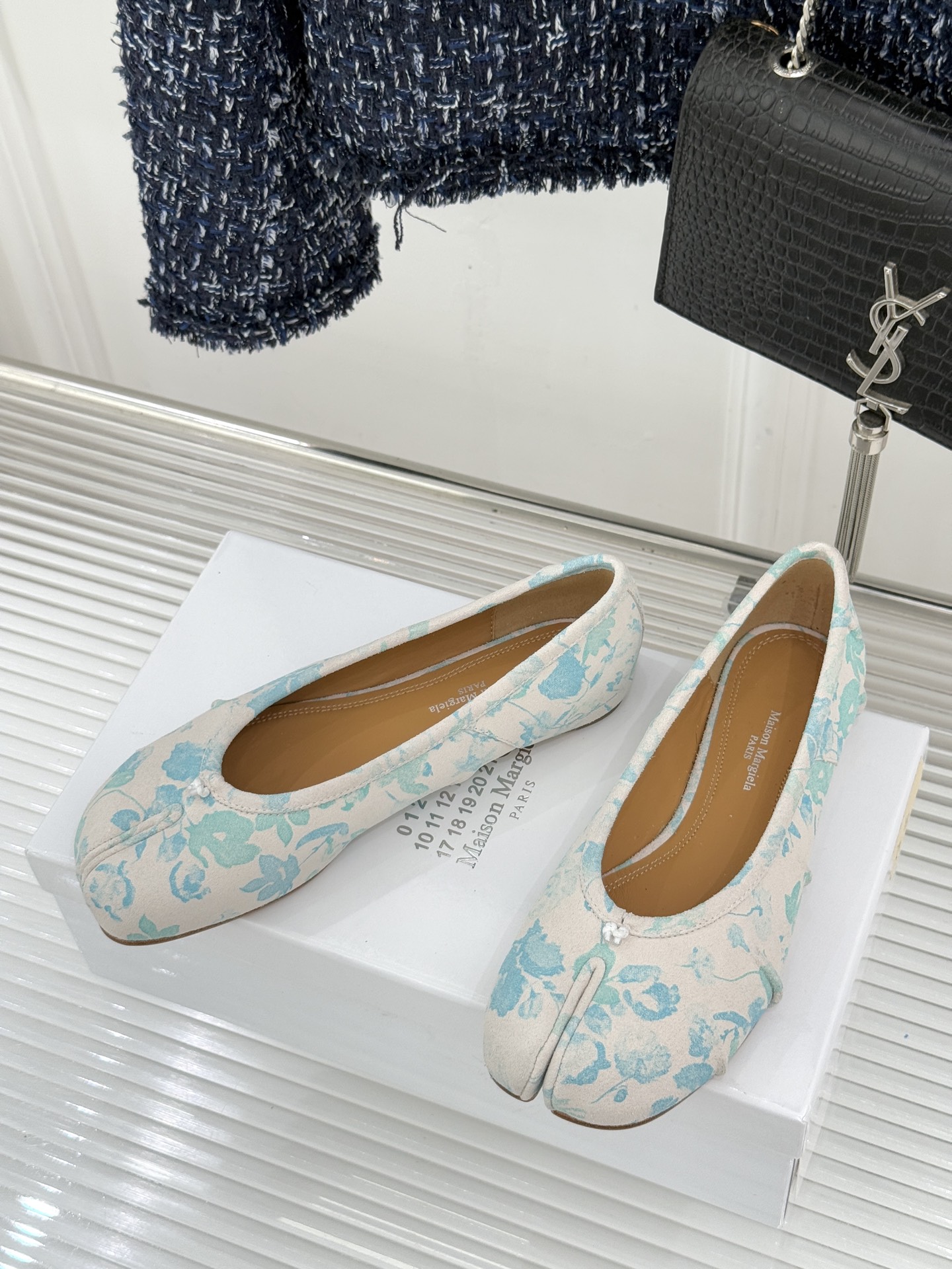 MaisonMargiela｜MM6马吉拉真丝褶皱芭蕾舞鞋分趾鞋～刻着“时髦”两字的猪蹄分趾鞋这次在原来
