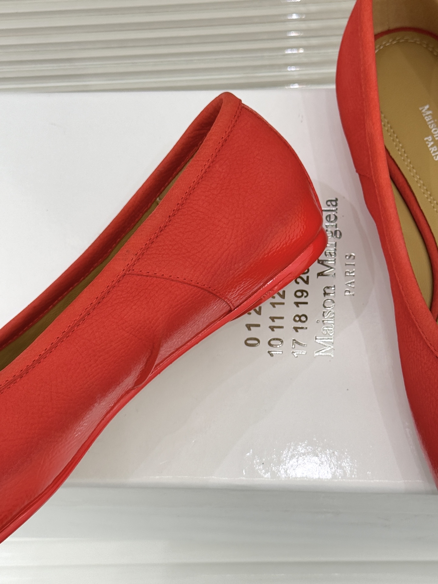 MaisonMargiela｜MM6马吉拉真丝褶皱芭蕾舞鞋分趾鞋～刻着“时髦”两字的猪蹄分趾鞋这次在原来