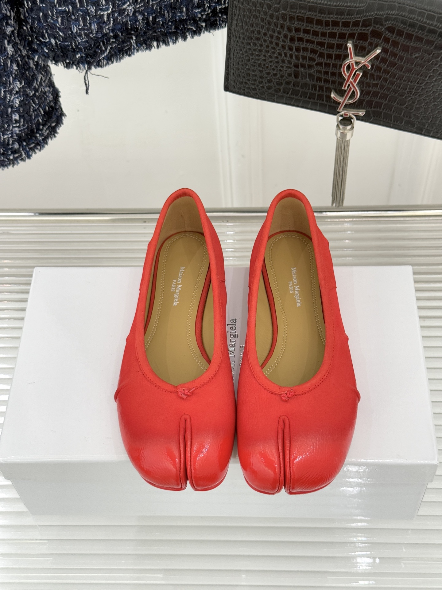 MaisonMargiela｜MM6马吉拉真丝褶皱芭蕾舞鞋分趾鞋～刻着“时髦”两字的猪蹄分趾鞋这次在原来