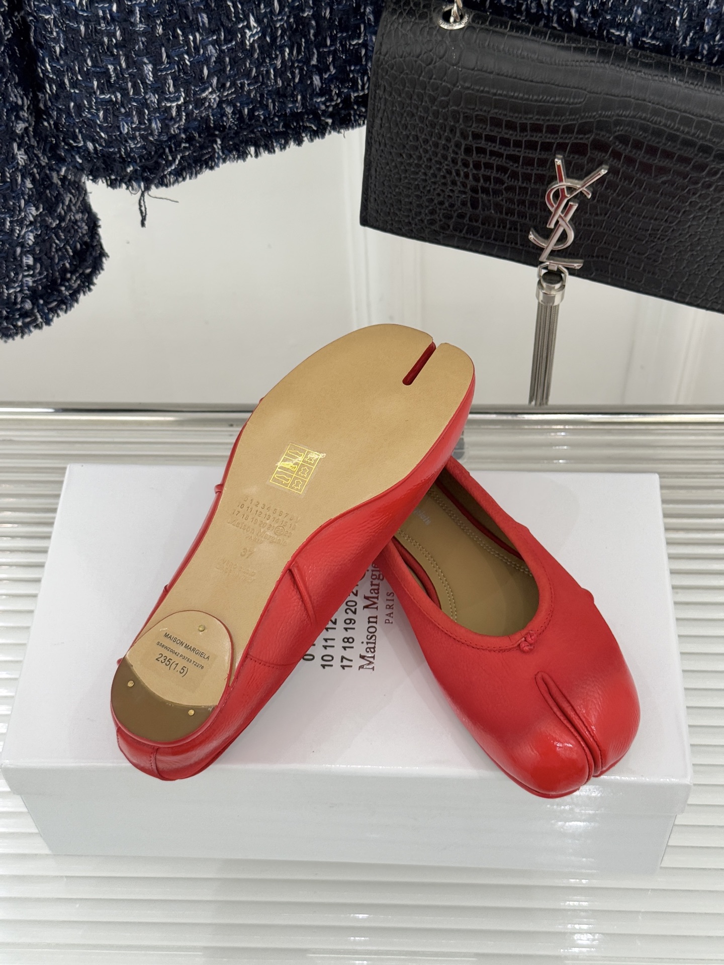 MaisonMargiela｜MM6马吉拉真丝褶皱芭蕾舞鞋分趾鞋～刻着“时髦”两字的猪蹄分趾鞋这次在原来