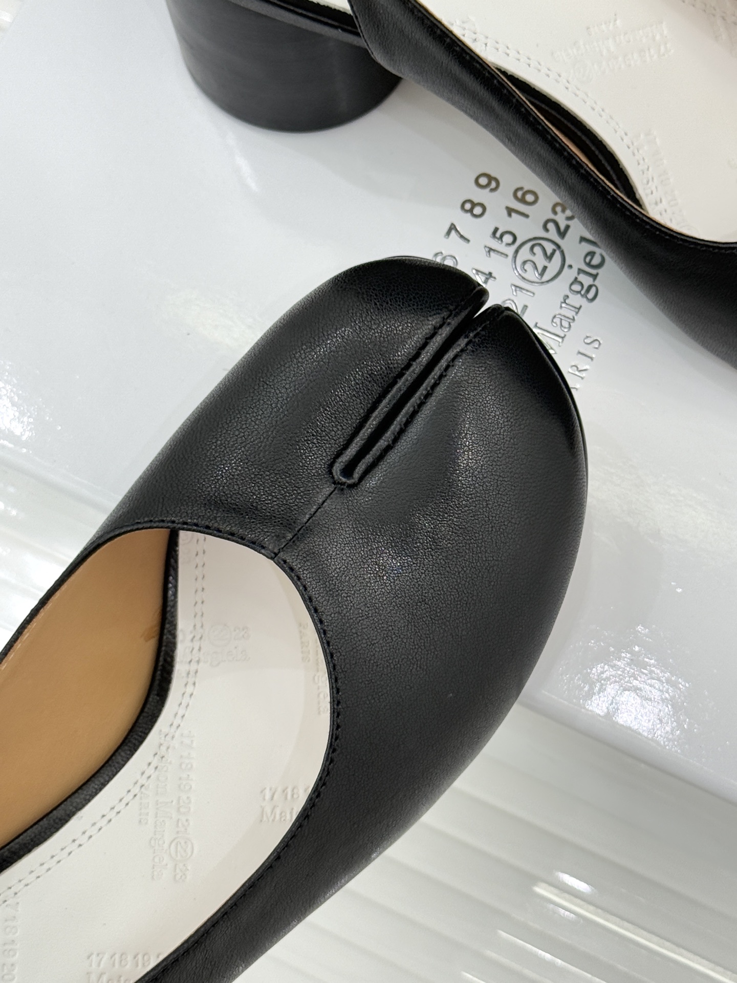 MaisonMargiela｜MM6马吉拉复古分趾玛丽珍凉鞋MaisonMargiela又又又放大招啦！