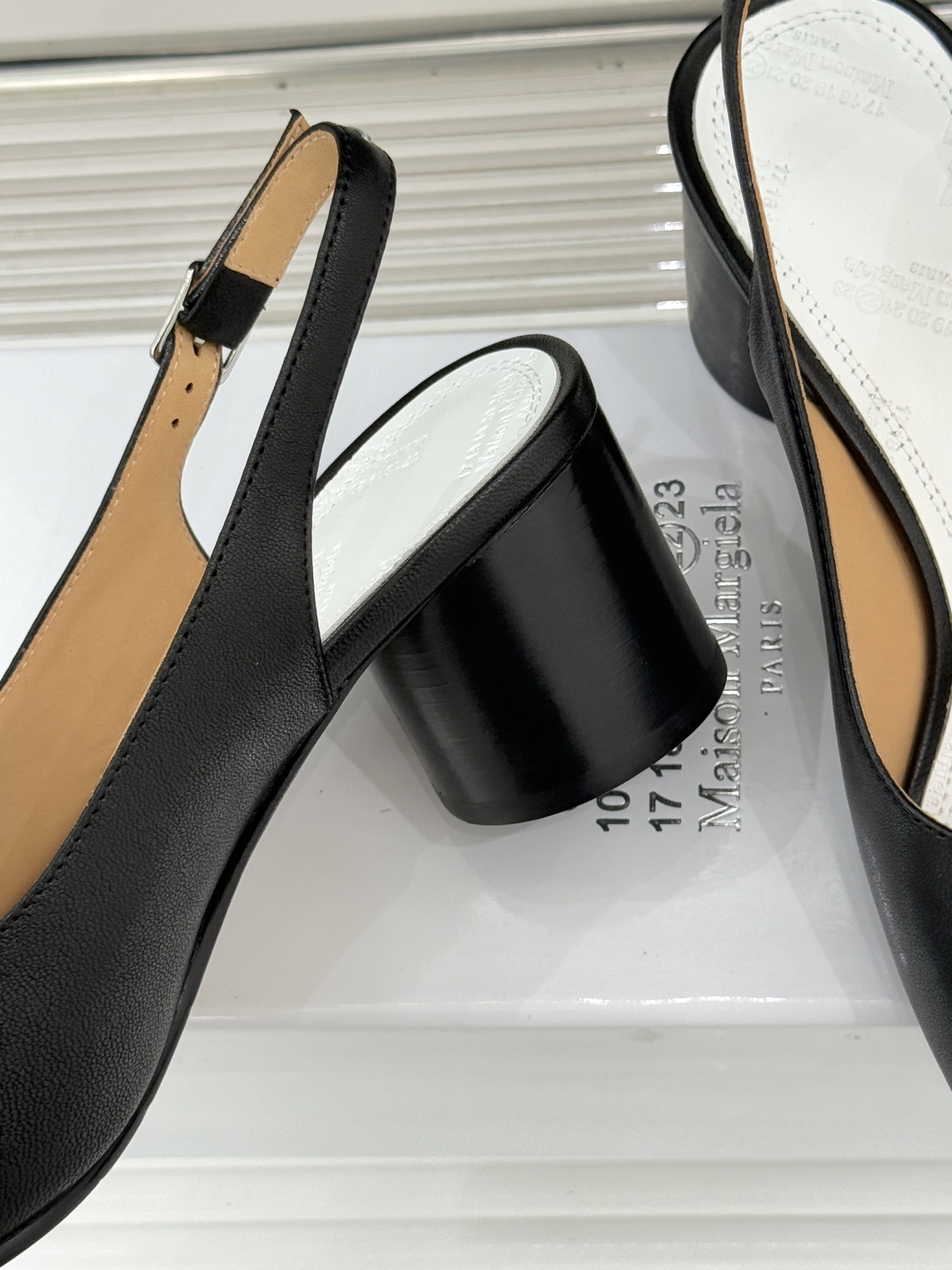 MaisonMargiela｜MM6马吉拉复古分趾玛丽珍凉鞋MaisonMargiela又又又放大招啦！