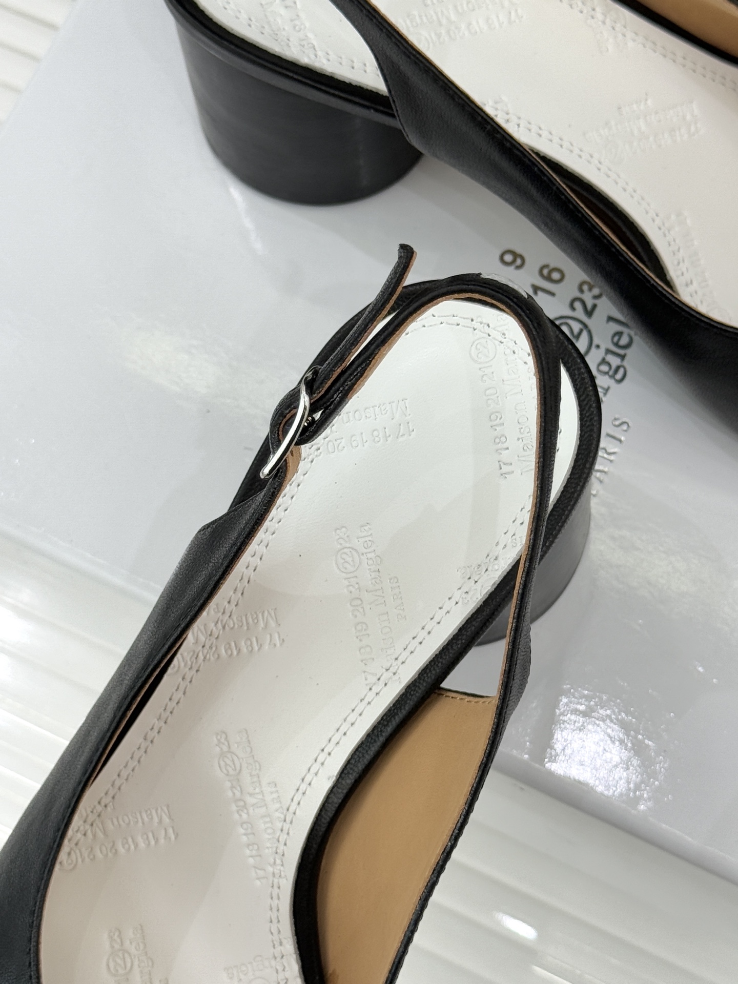 MaisonMargiela｜MM6马吉拉复古分趾玛丽珍凉鞋MaisonMargiela又又又放大招啦！