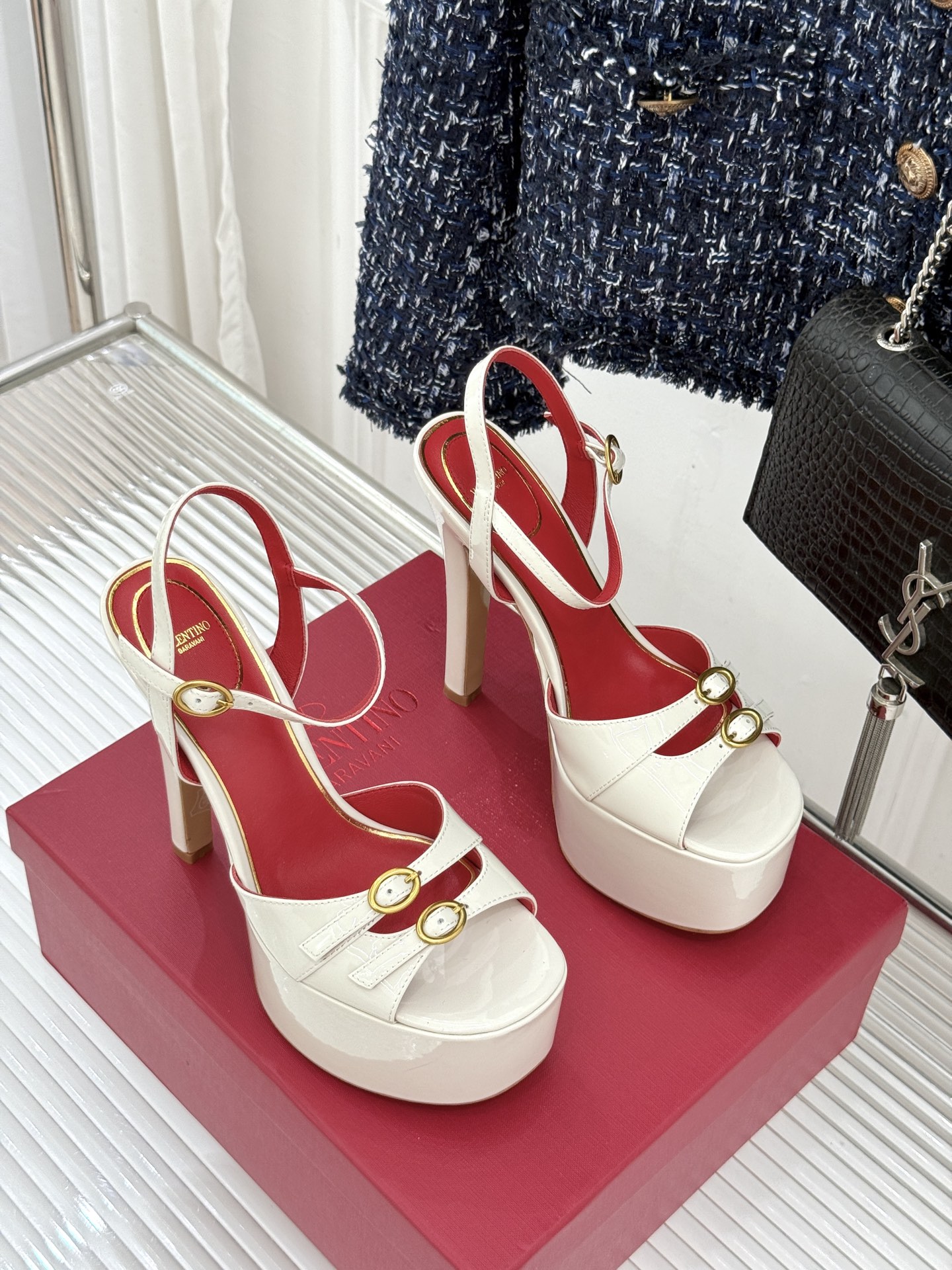 Valentino/华伦天奴26WF新品双带扣防水台恨天高凉鞋意式高定美学 踩在云端的女王气场。以定制牛