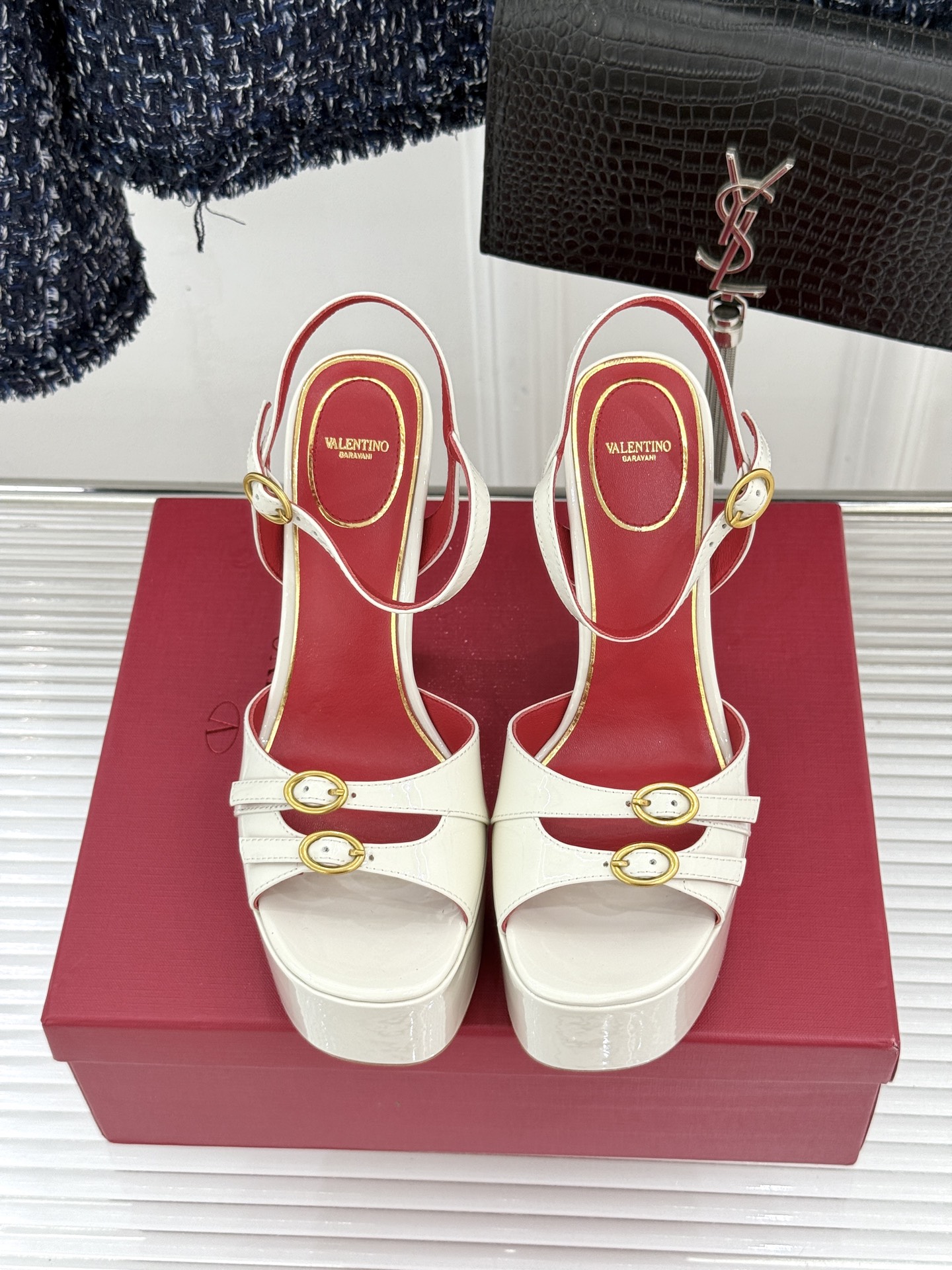 Valentino/华伦天奴26WF新品双带扣防水台恨天高凉鞋意式高定美学 踩在云端的女王气场。以定制牛