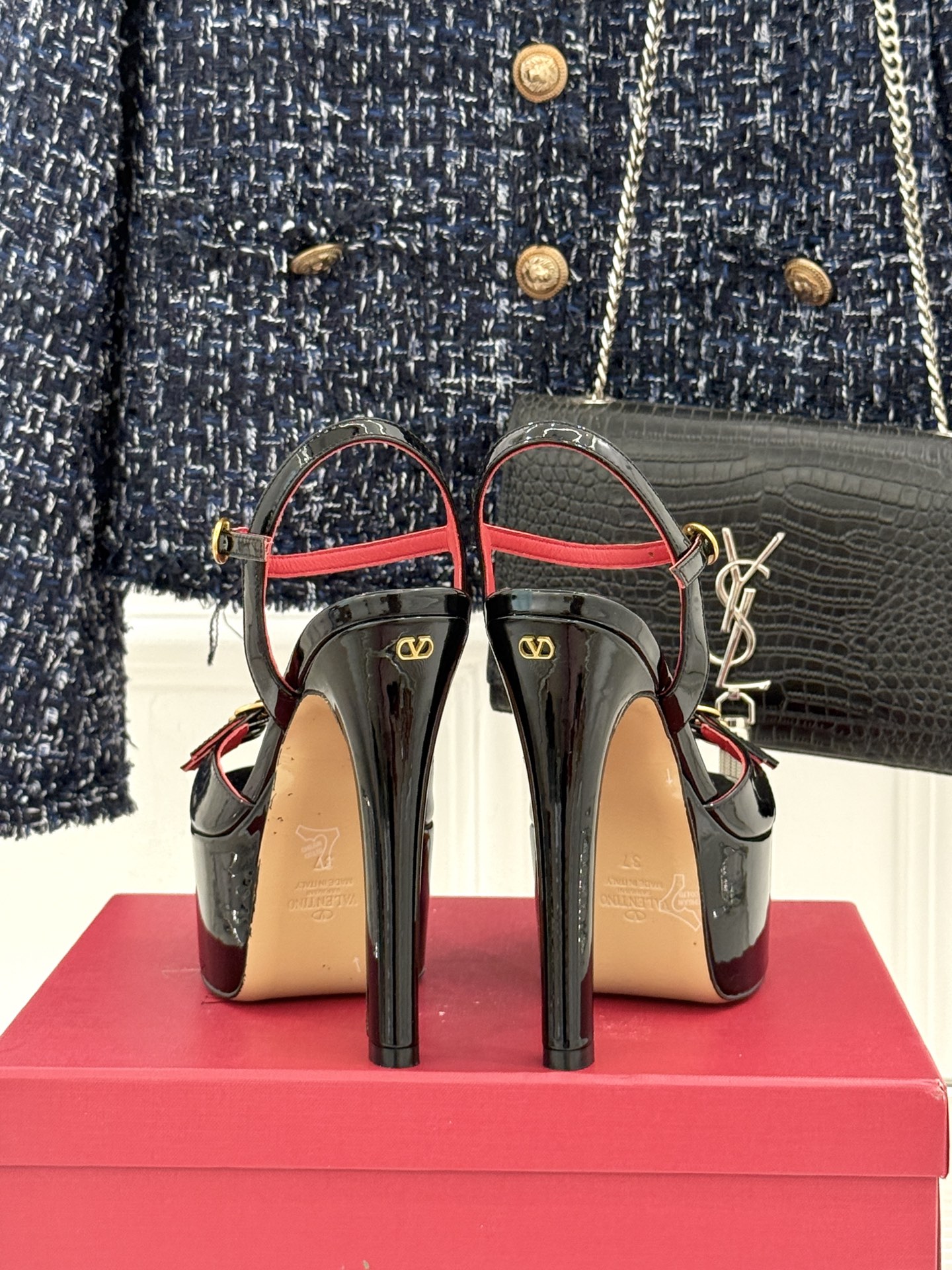 Valentino/华伦天奴26WF新品双带扣防水台恨天高凉鞋意式高定美学 踩在云端的女王气场。以定制牛