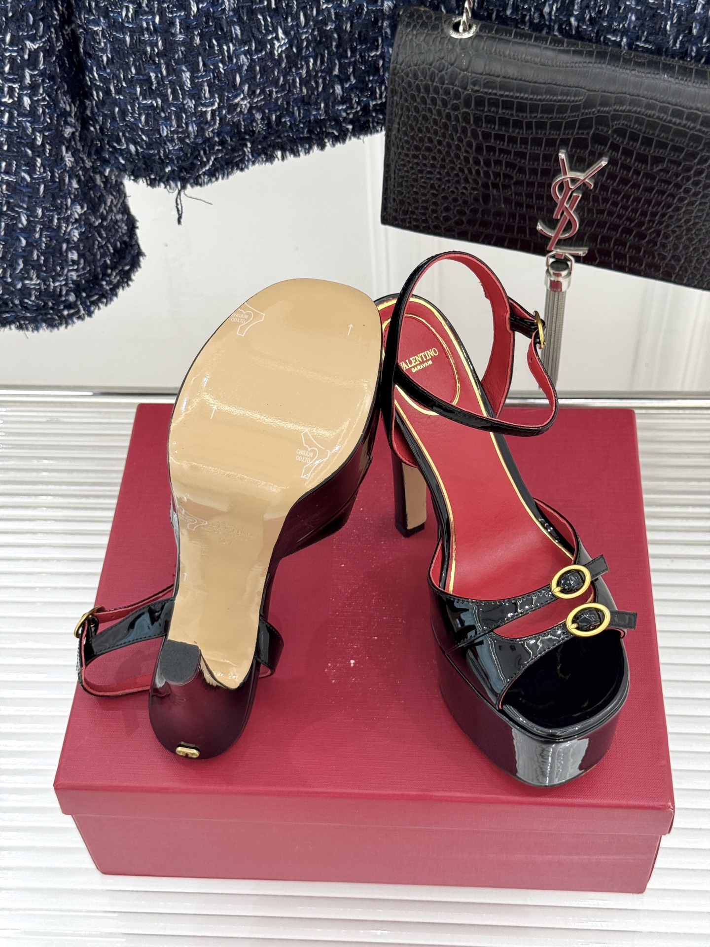 Valentino/华伦天奴26WF新品双带扣防水台恨天高凉鞋意式高定美学 踩在云端的女王气场。以定制牛