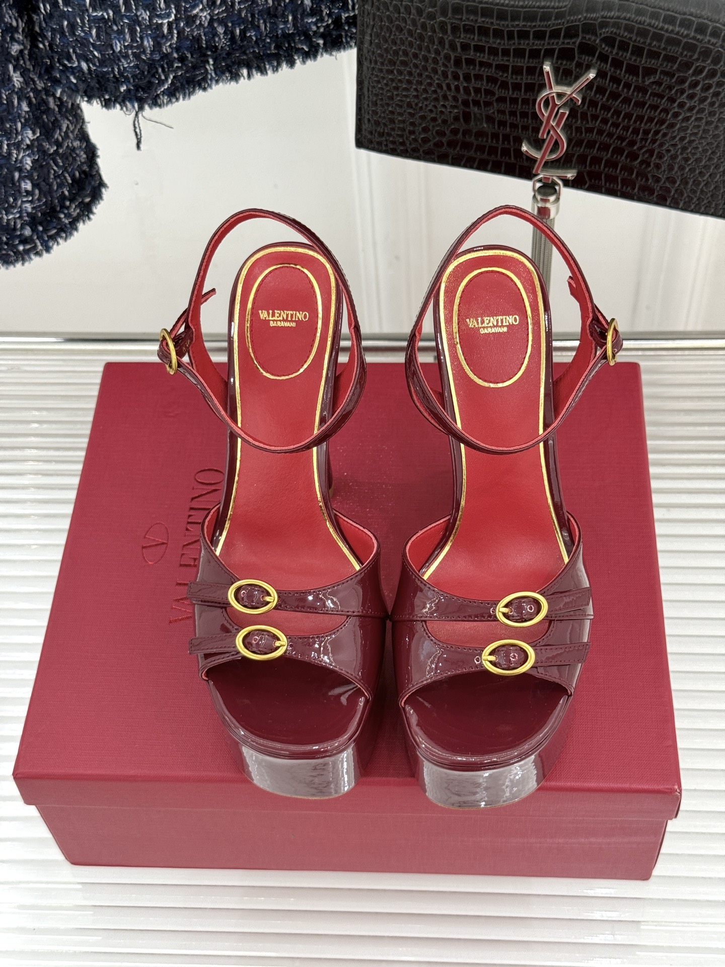 Valentino/华伦天奴26WF新品双带扣防水台恨天高凉鞋意式高定美学 踩在云端的女王气场。以定制牛