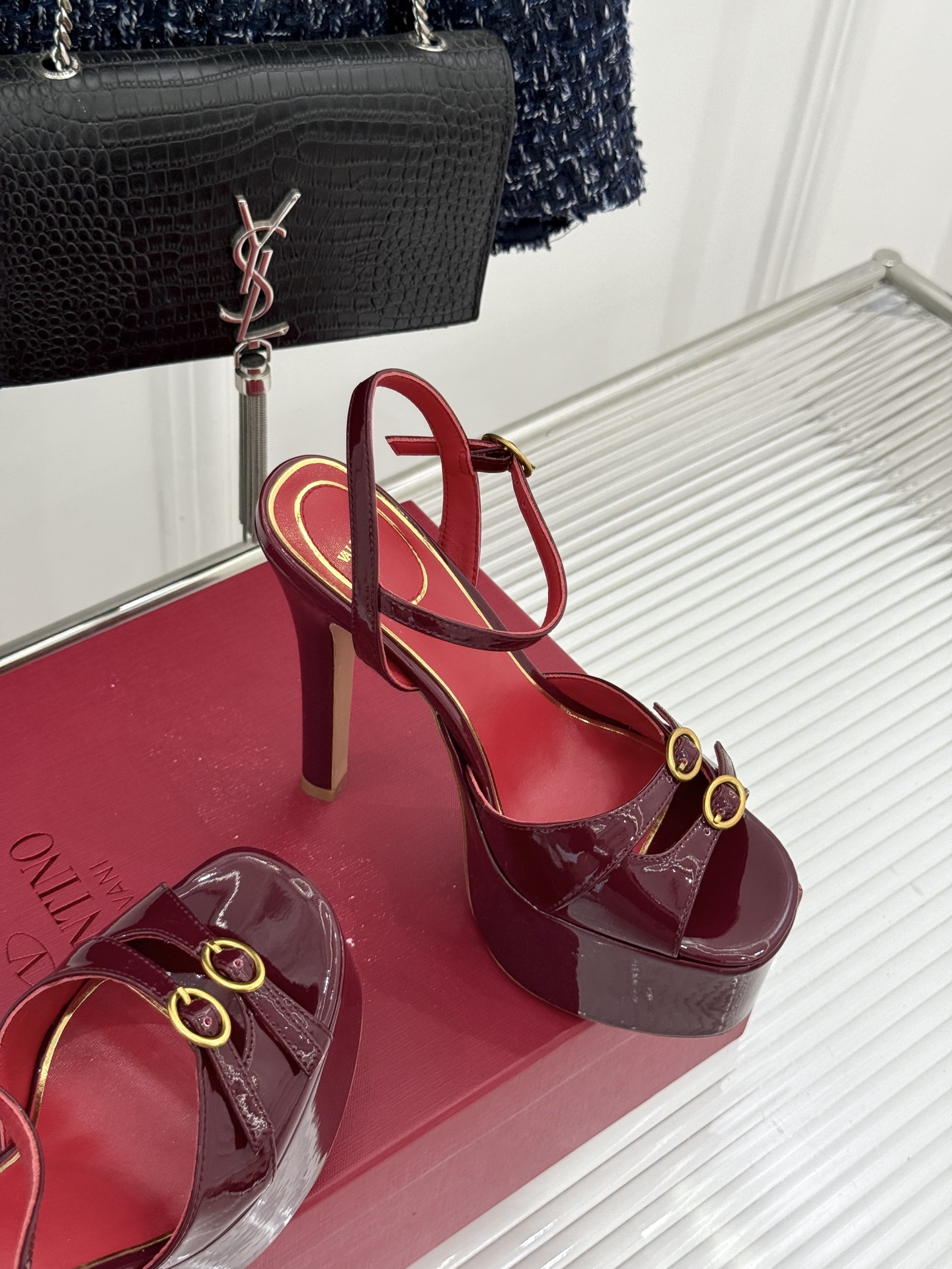 Valentino/华伦天奴26WF新品双带扣防水台恨天高凉鞋意式高定美学 踩在云端的女王气场。以定制牛