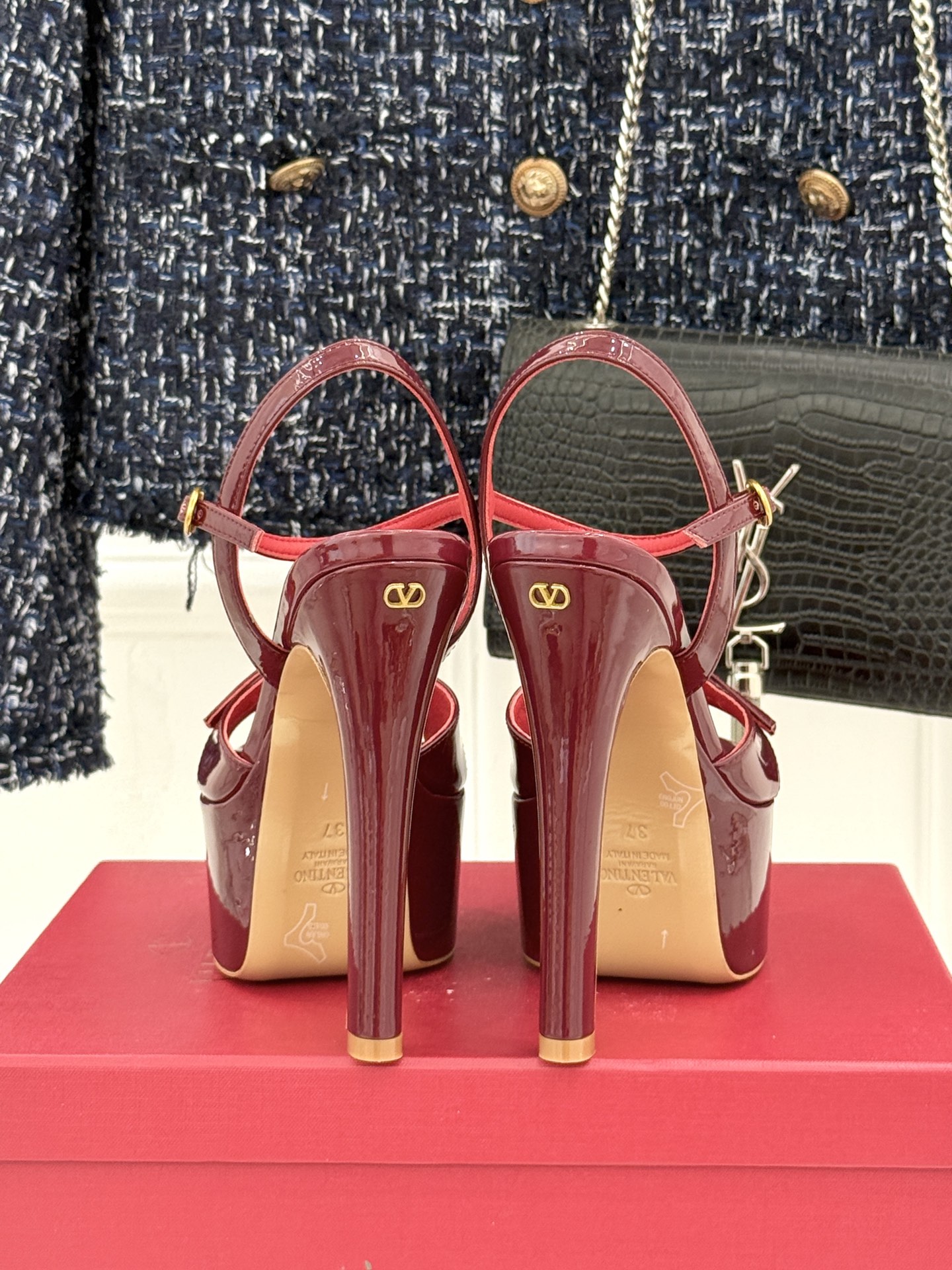 Valentino/华伦天奴26WF新品双带扣防水台恨天高凉鞋意式高定美学 踩在云端的女王气场。以定制牛
