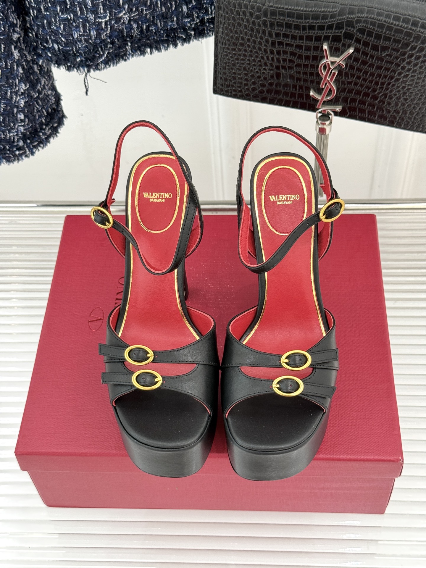 Valentino/华伦天奴26WF新品双带扣防水台恨天高凉鞋意式高定美学 踩在云端的女王气场。以定制牛
