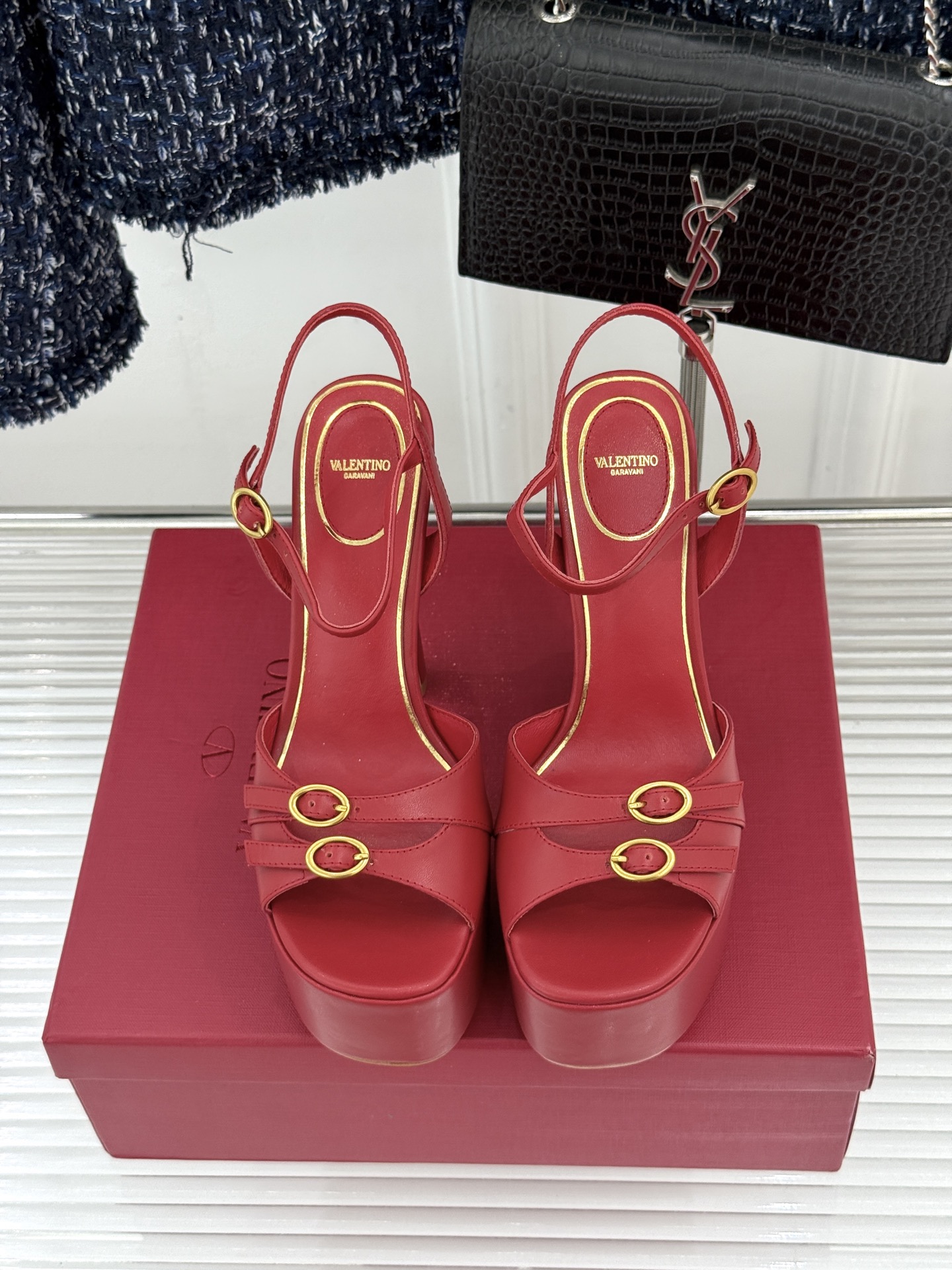 Valentino/华伦天奴26WF新品双带扣防水台恨天高凉鞋意式高定美学 踩在云端的女王气场。以定制牛