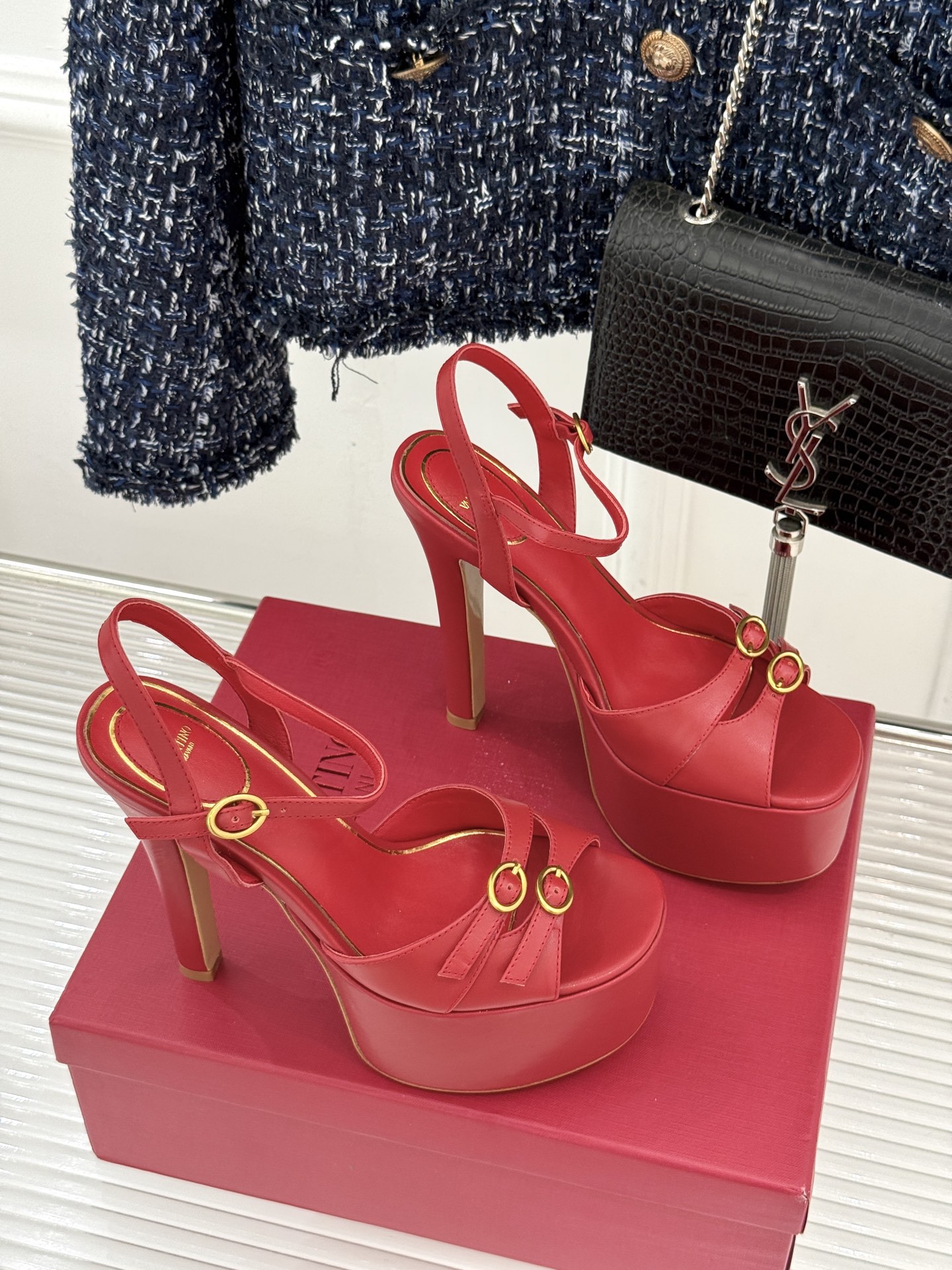 Valentino/华伦天奴26WF新品双带扣防水台恨天高凉鞋意式高定美学 踩在云端的女王气场。以定制牛