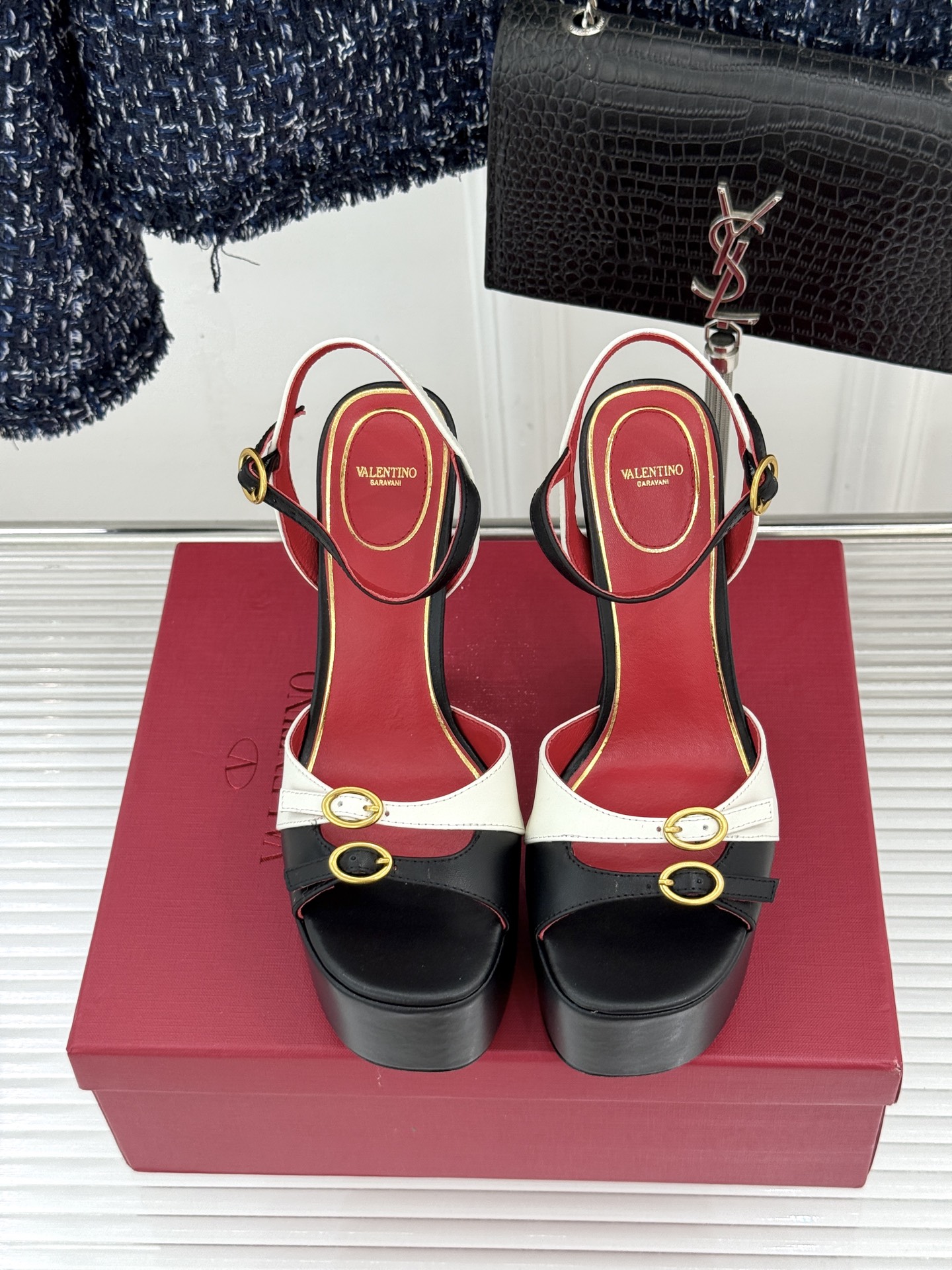 Valentino/华伦天奴26WF新品双带扣防水台恨天高凉鞋意式高定美学 踩在云端的女王气场。以定制牛