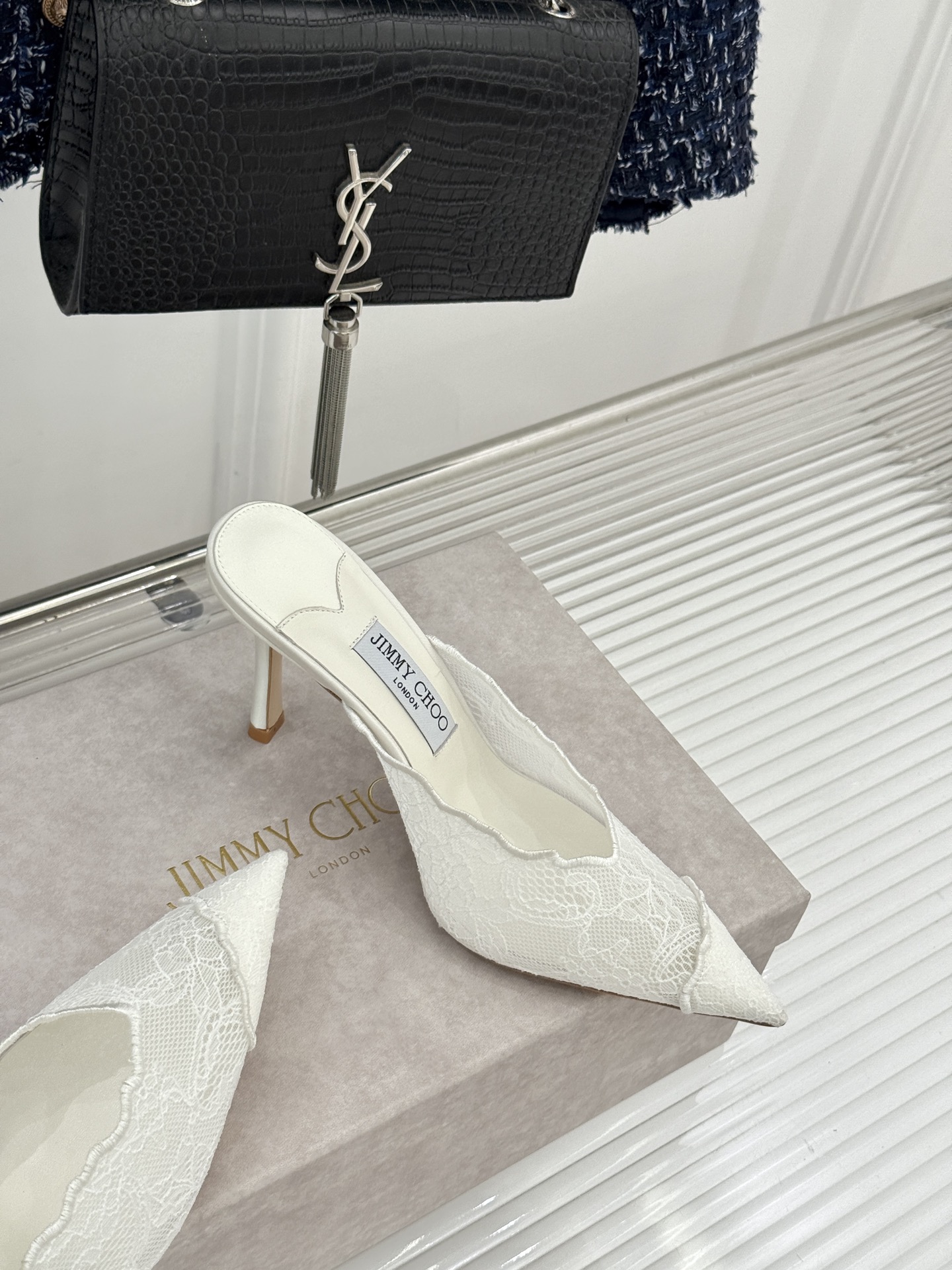 Jimmy Choo/吉米周26WF新品蕾丝金属头高跟凉鞋承袭品牌30年英伦奢雅基因这款凉鞋解锁现代女性