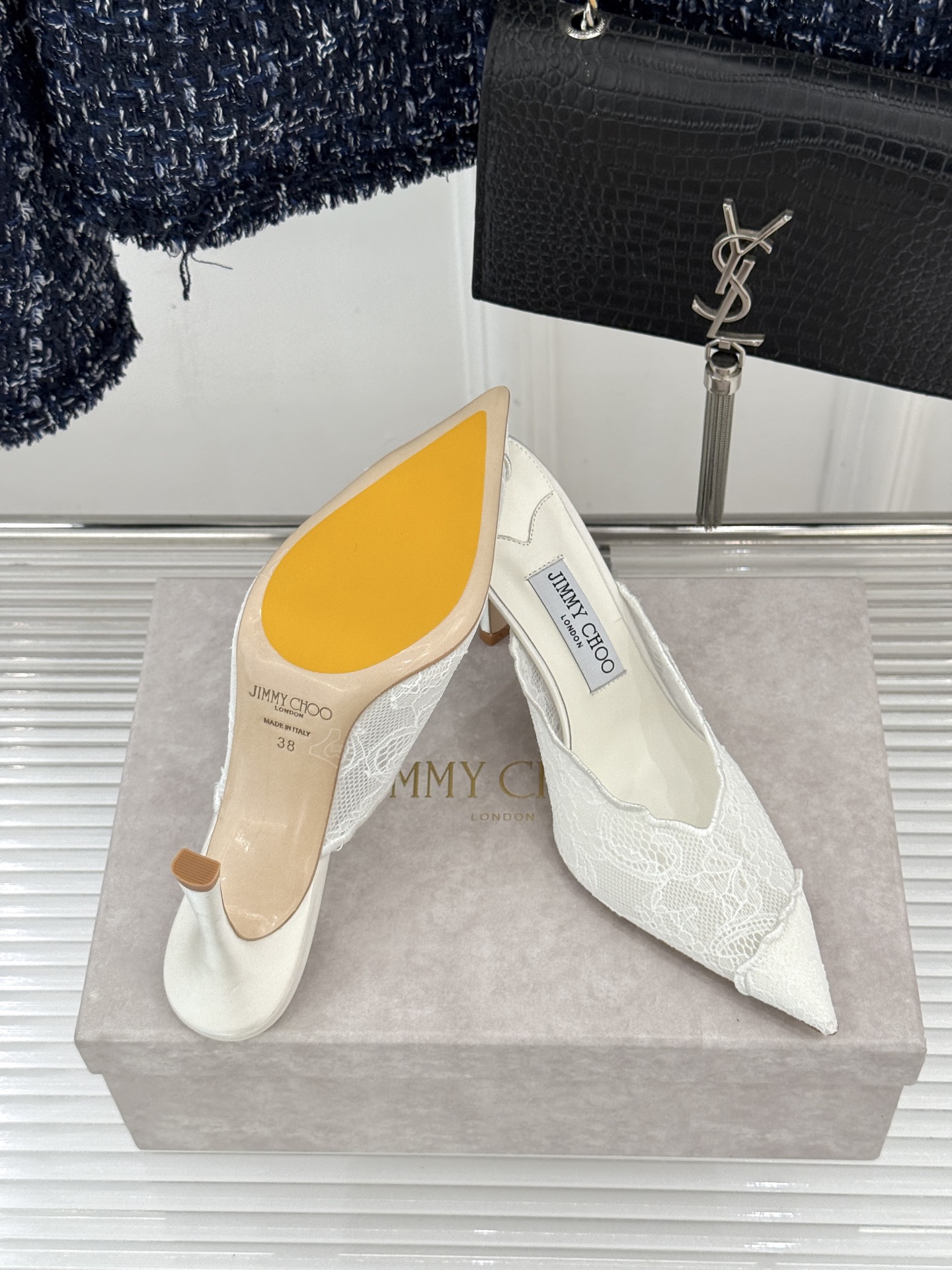 Jimmy Choo/吉米周26WF新品蕾丝金属头高跟凉鞋承袭品牌30年英伦奢雅基因这款凉鞋解锁现代女性
