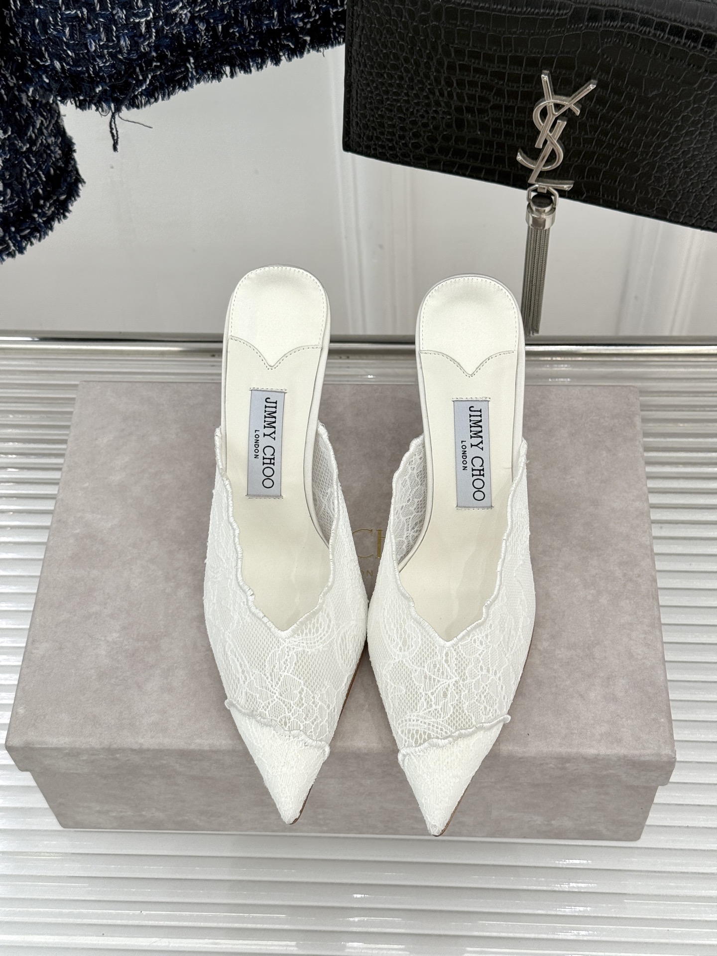 Jimmy Choo/吉米周26WF新品蕾丝金属头高跟凉鞋承袭品牌30年英伦奢雅基因这款凉鞋解锁现代女性