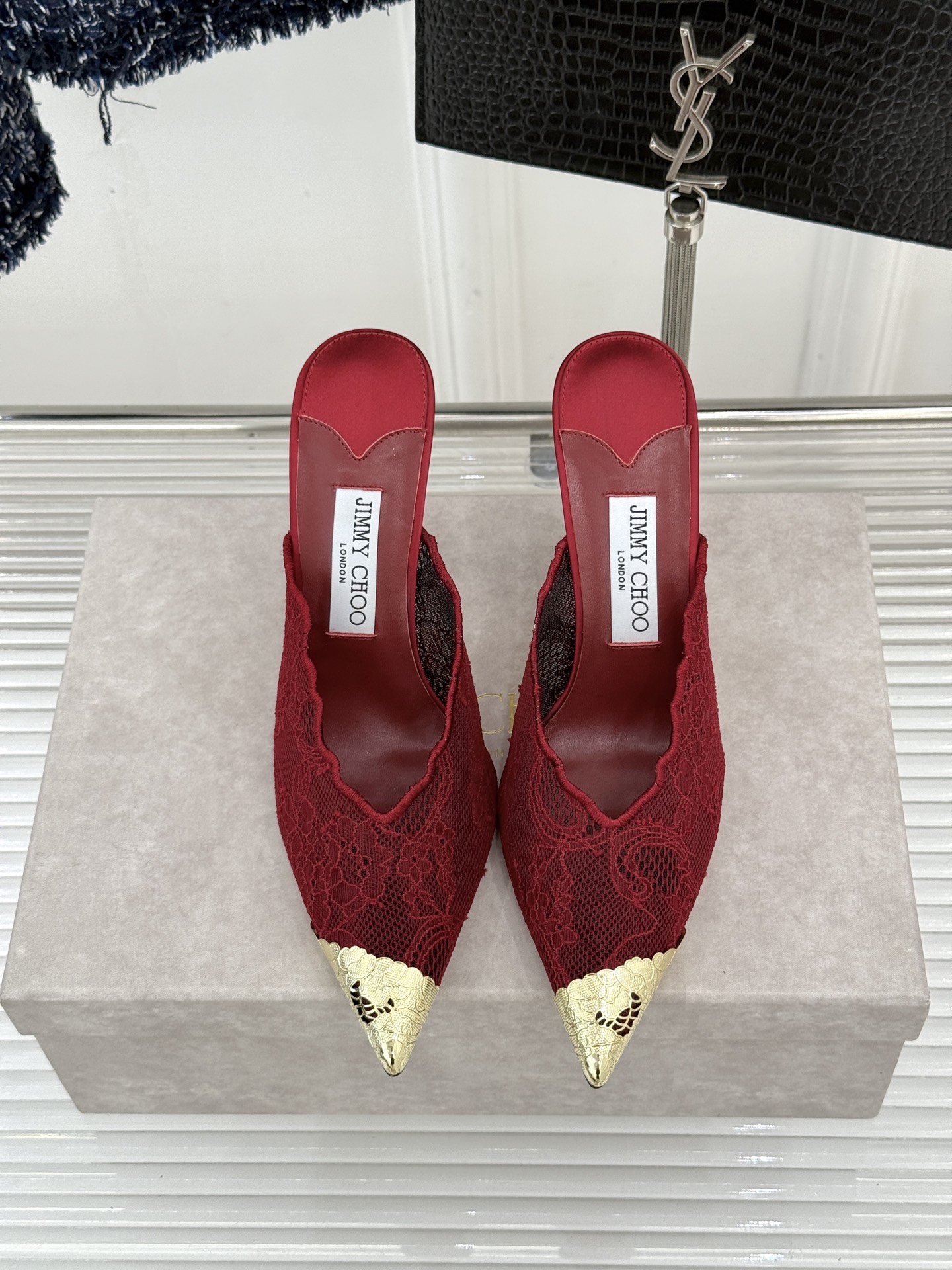 Jimmy Choo/吉米周26WF新品蕾丝金属头高跟凉鞋承袭品牌30年英伦奢雅基因这款凉鞋解锁现代女性