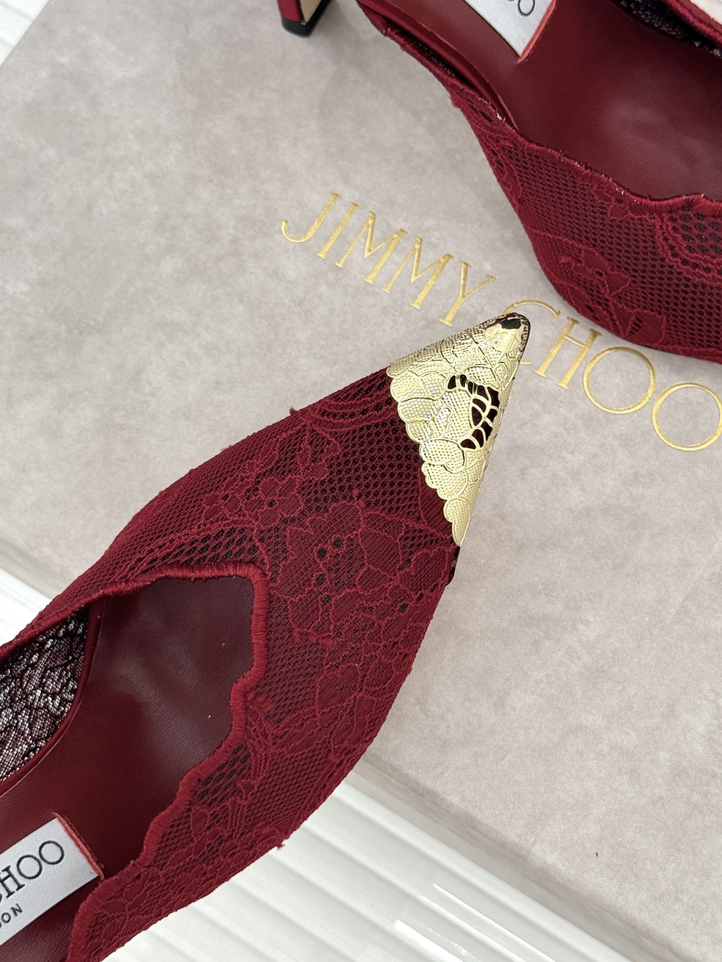 Jimmy Choo/吉米周26WF新品蕾丝金属头高跟凉鞋承袭品牌30年英伦奢雅基因这款凉鞋解锁现代女性
